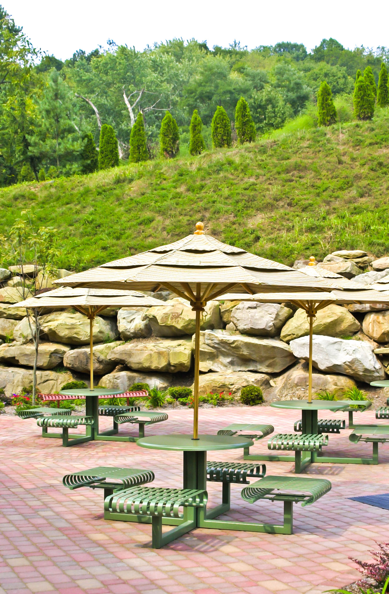 Hapsburg Round Table Flat Seats Customgreen Umbrella Corporate Pittsburghpa