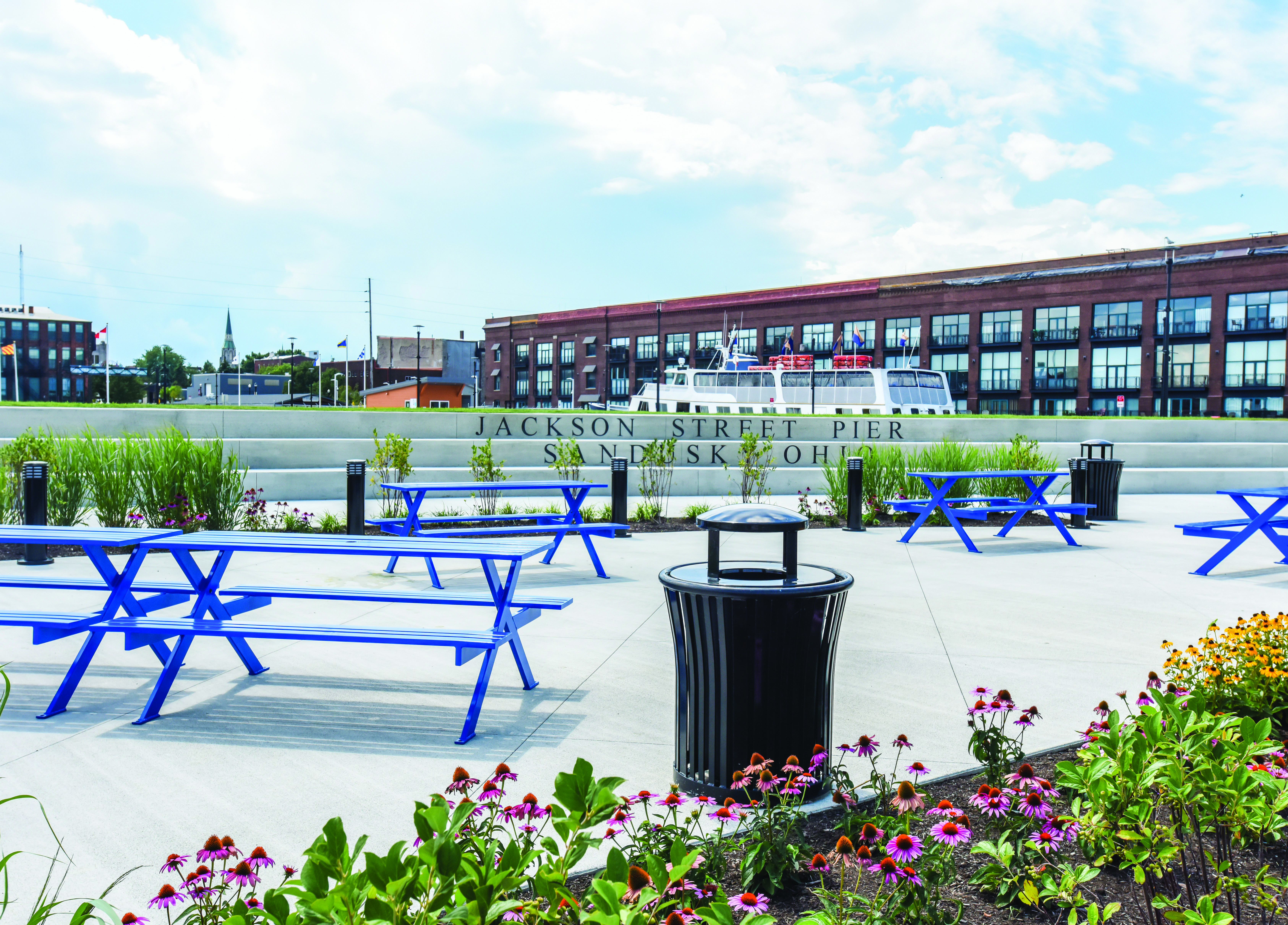 Breakwater Picnic Table 6Ft Nantucketblue Harmony 32Gal Litter Receptacle Elevated Lid Glossblack Municipal Park Sanduskyoh