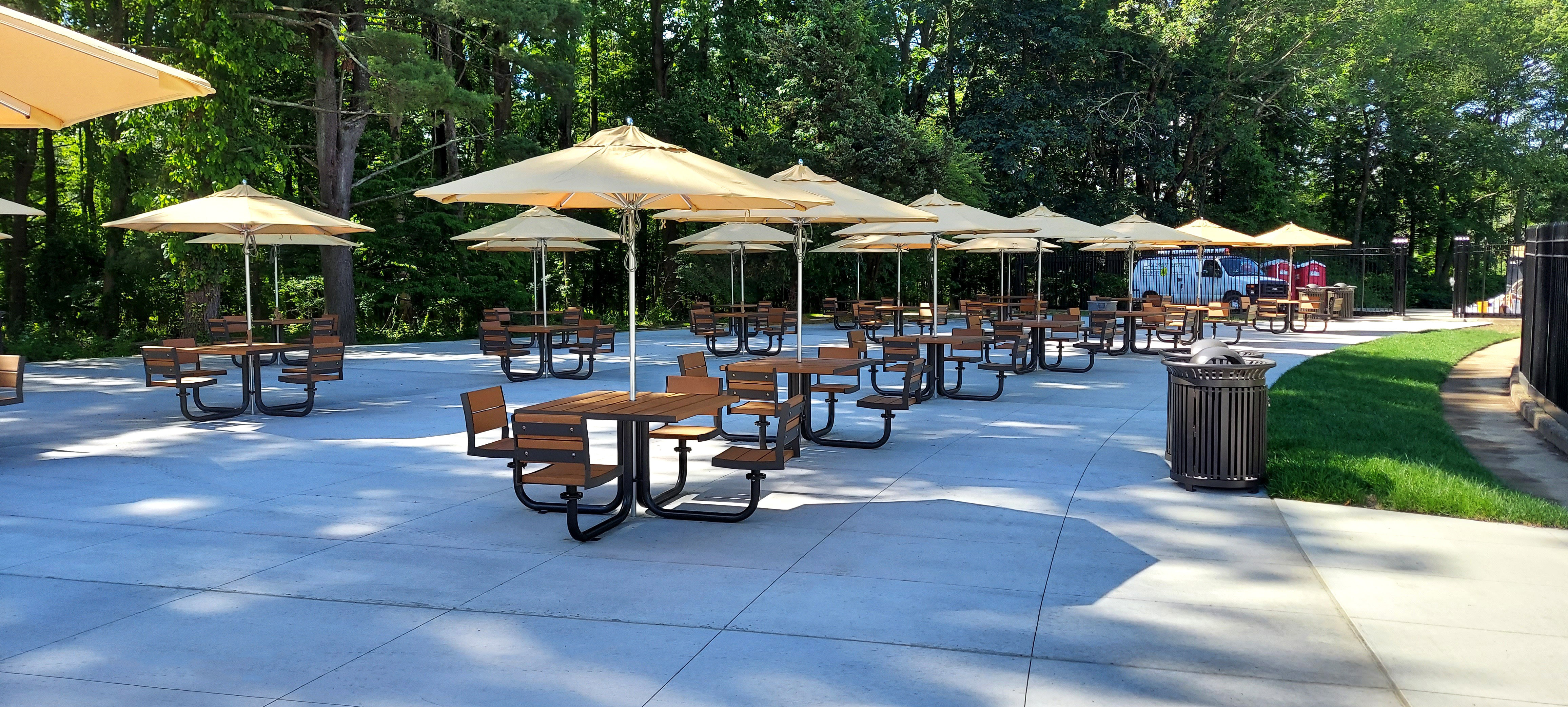 Creekview Table Glossblack Recycledplastic Umbrella Midtown Litter Receptacle 32Gal Municipal Park Yorktownheightsny