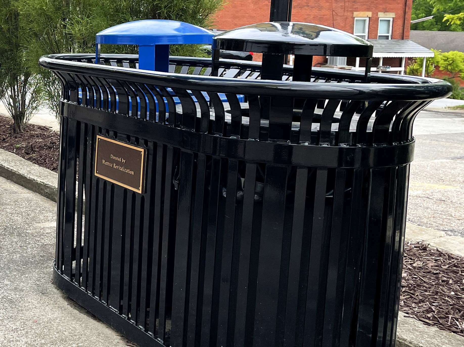 Midtown Dual Litter Recycle Receptacle 32Gal Plaque Glossblack Courtyard Table Lamplighter Bench With Back Glossblack Municipal Streetscape Mantuaoh