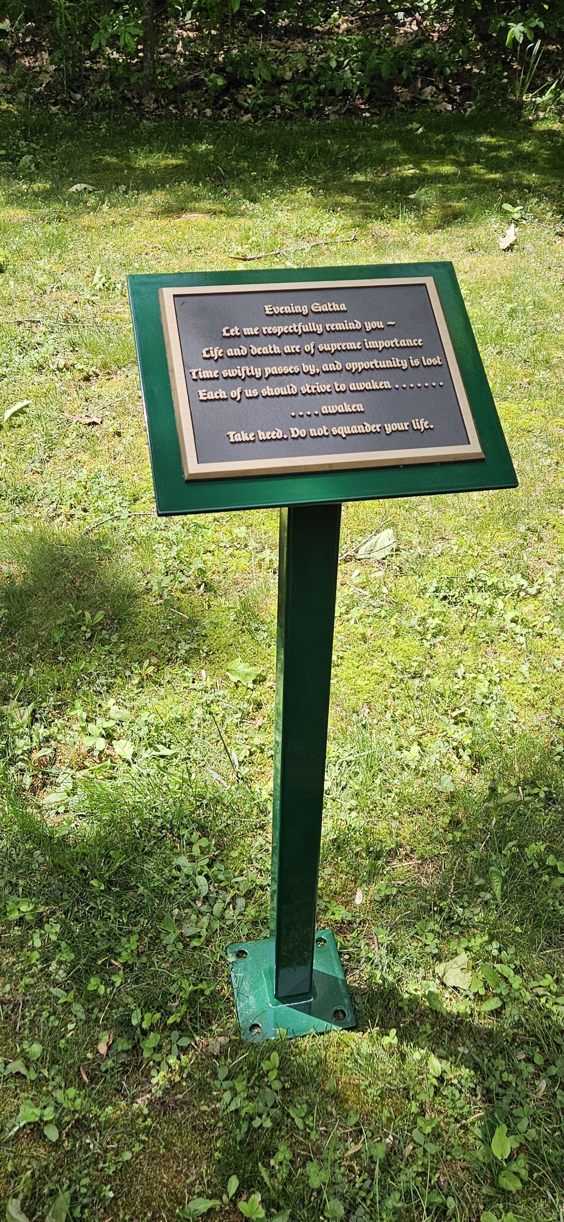 Plaque Stand With Plaque Trail