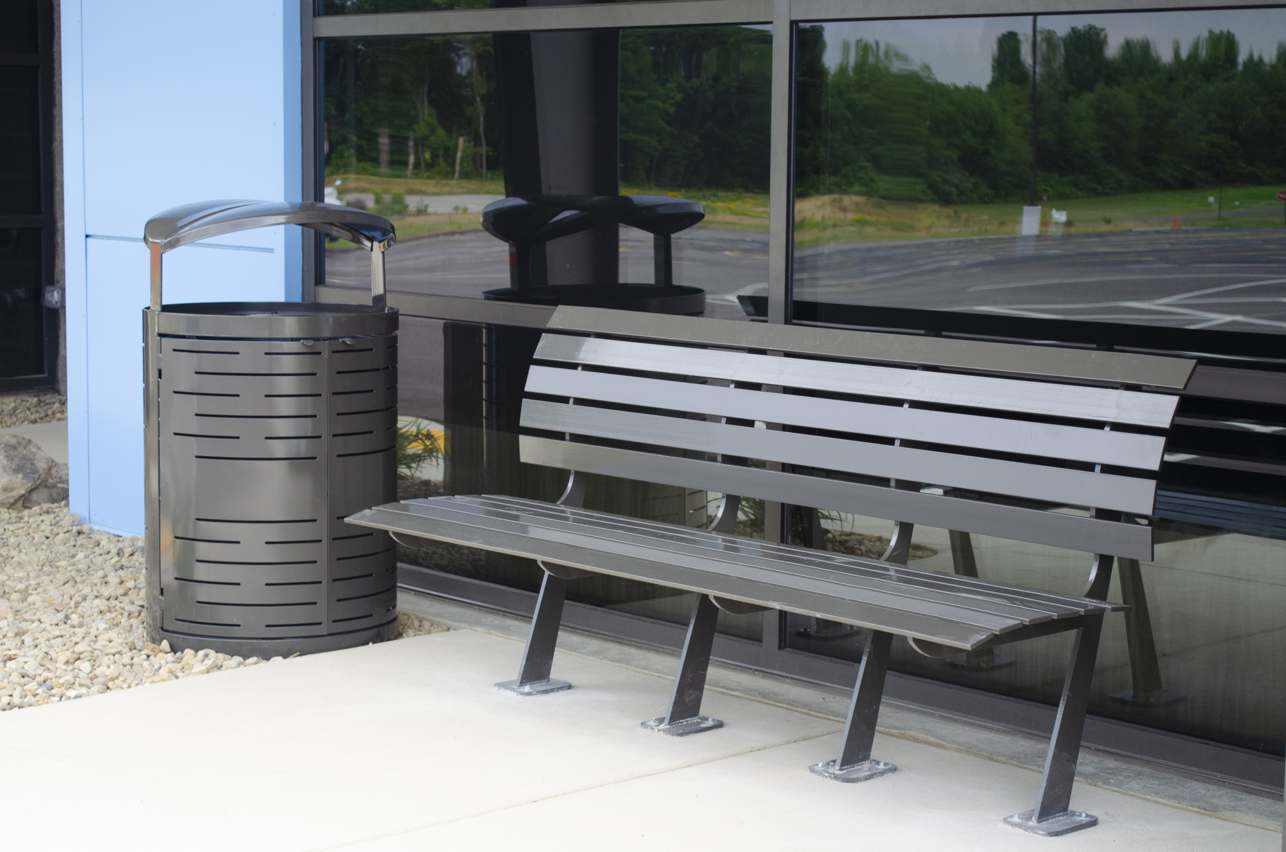 Carson Bench With Back 6Ft Charcoal Everett Litter Receptacle 32Gal Charcoal Indianapa