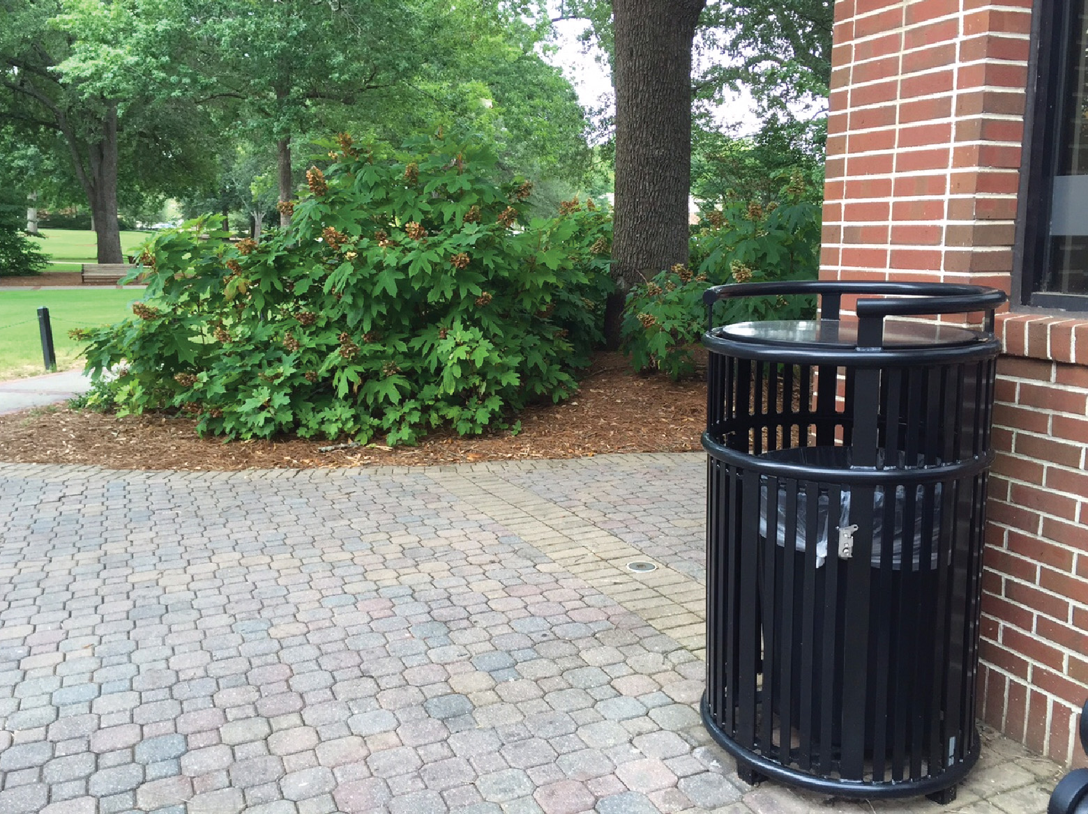 Galleria Litter Receptacle 32Gal Glossblack Education Georgiacollege (2)