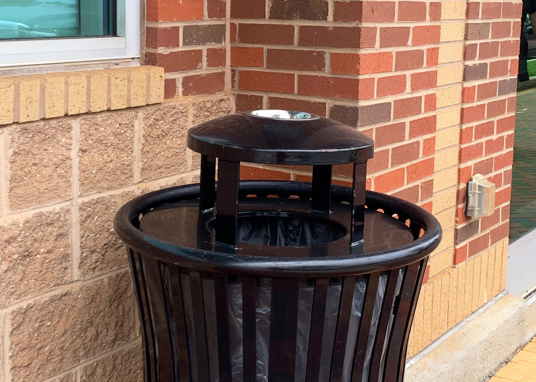 Elevated Ash Lid Closeup