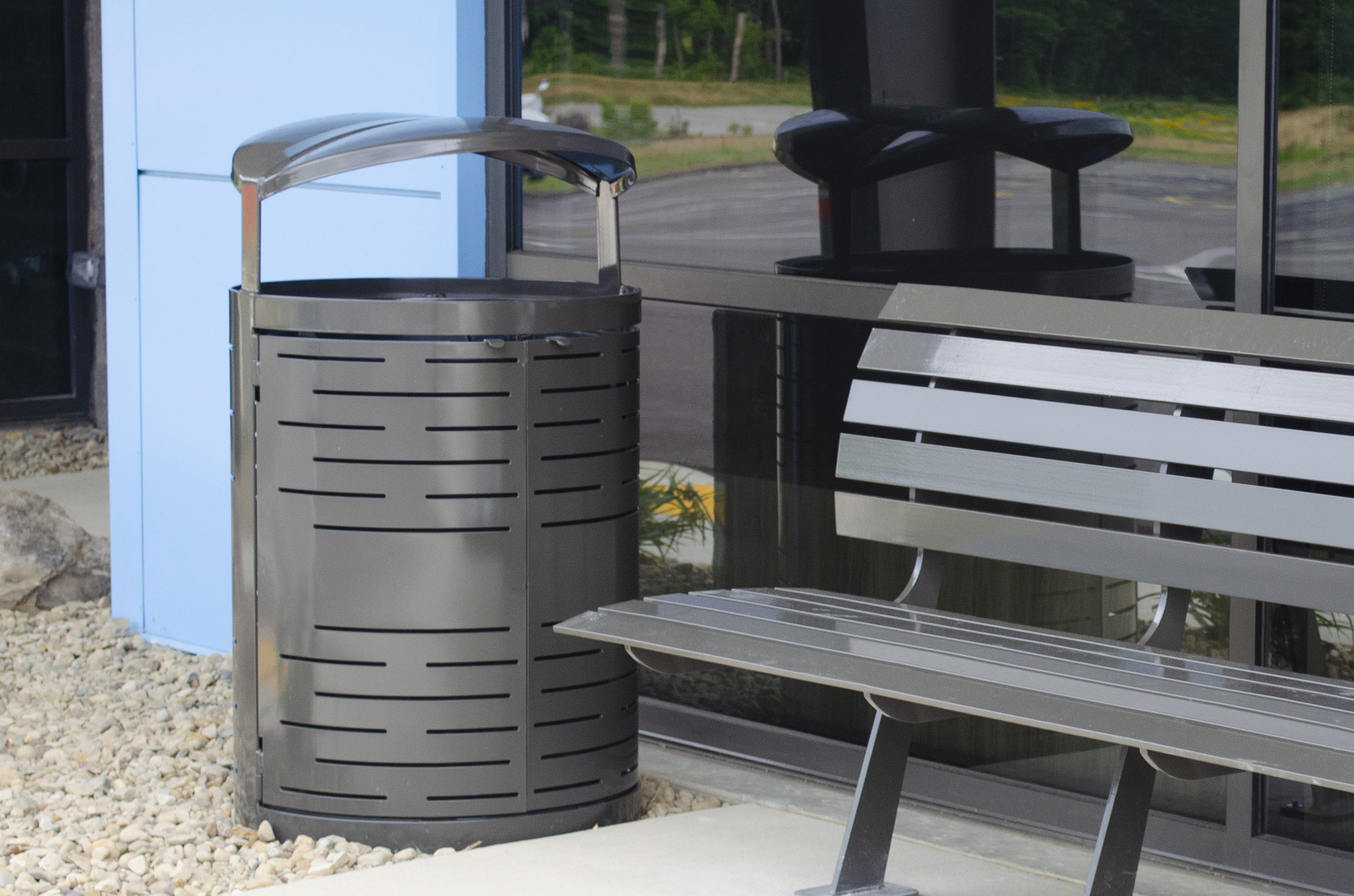 Everett Litter Receptacle 32Gal Charcoal Carson Bench With Back 6Ft Charcoal Indianapa (4)