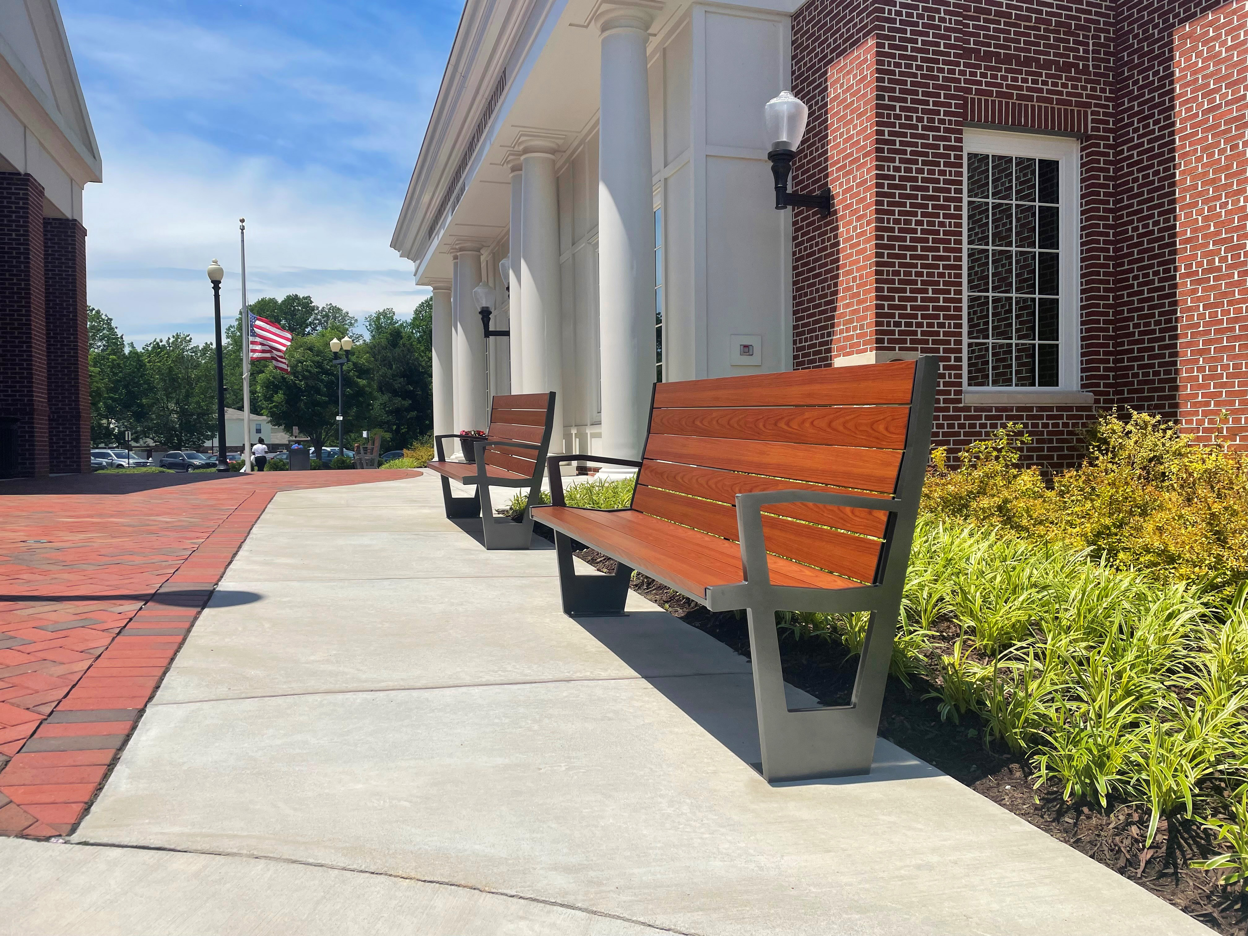Creekview Bench With Back Woodgrainaluminum Chromite Buildingentrance Flag