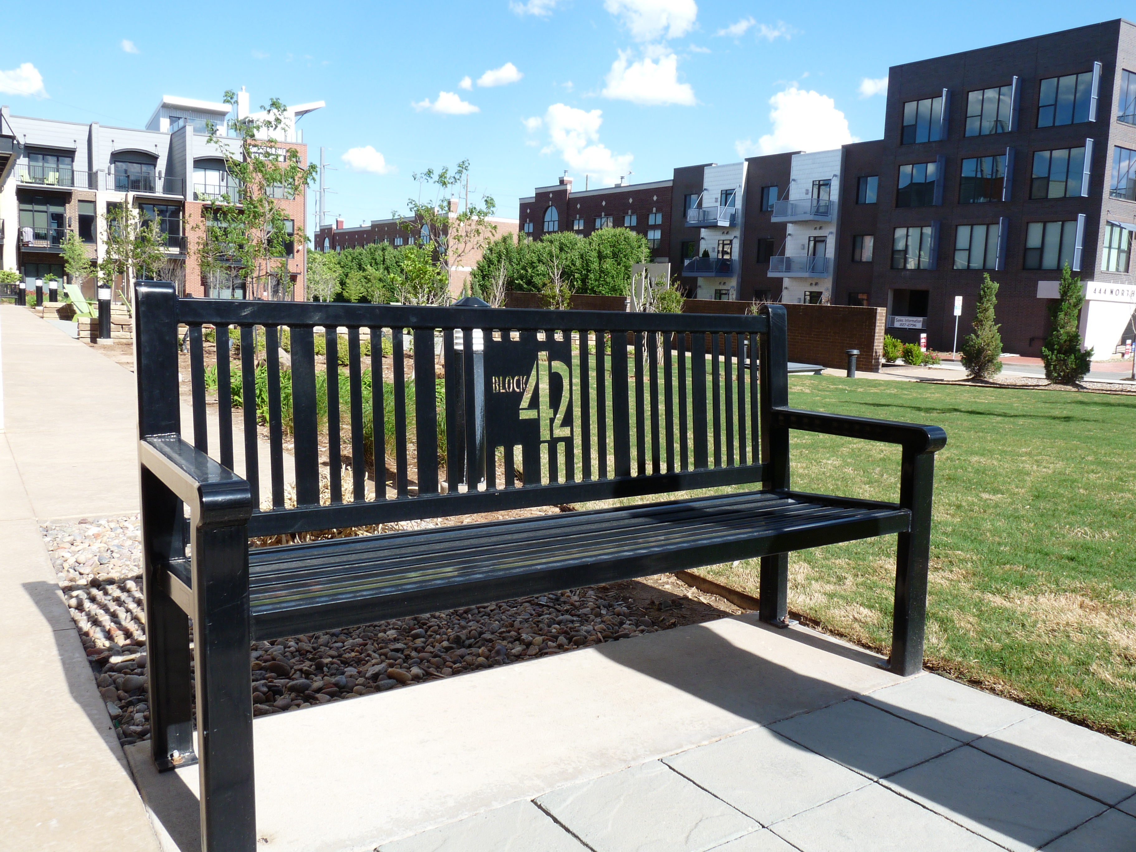 Reading 6Ft Bench With Back Glossblack Lasercut Residential