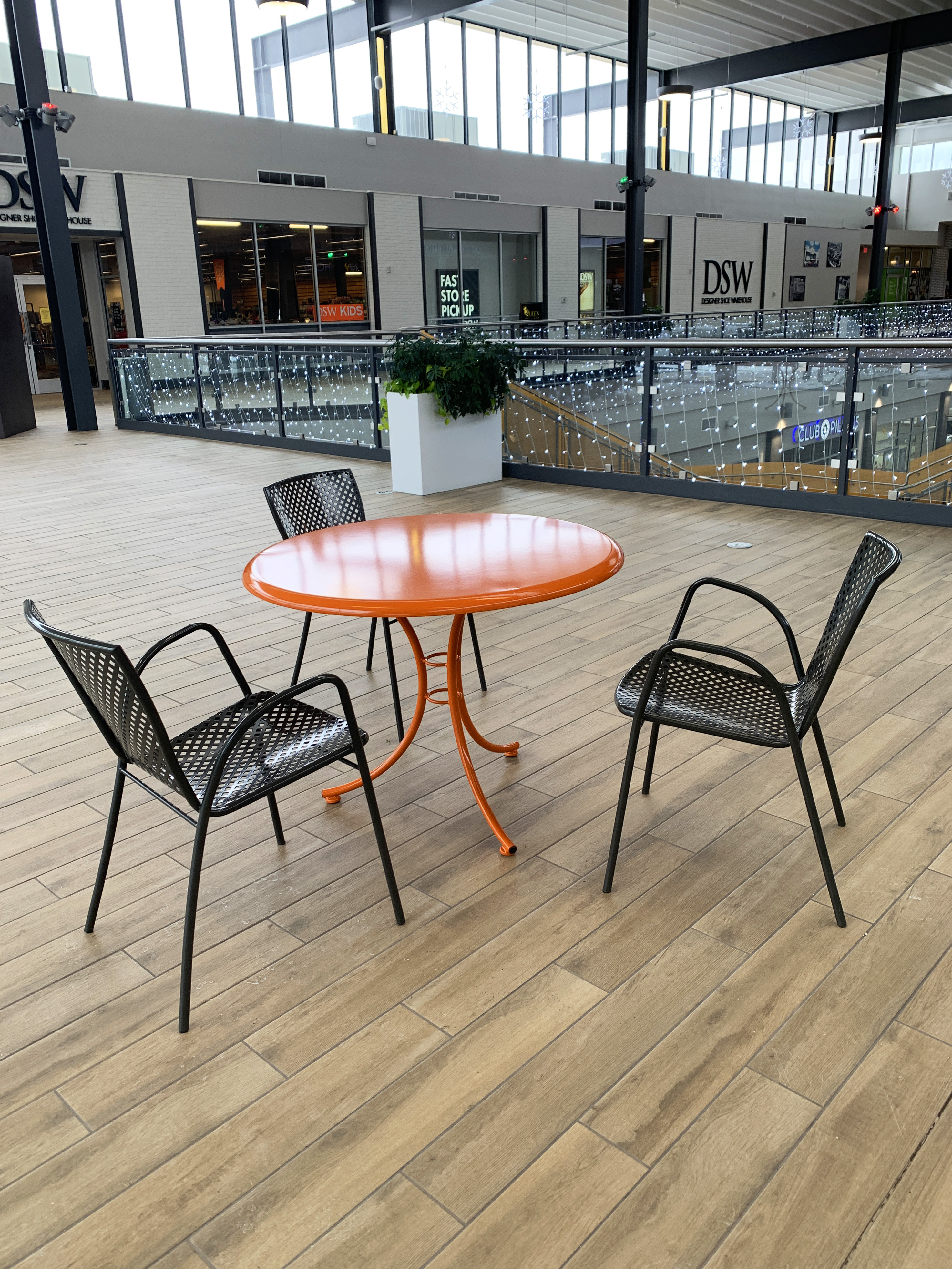 Nina Chair Glossblack Courtyard Table Orange Retail Mall Rosstwppa