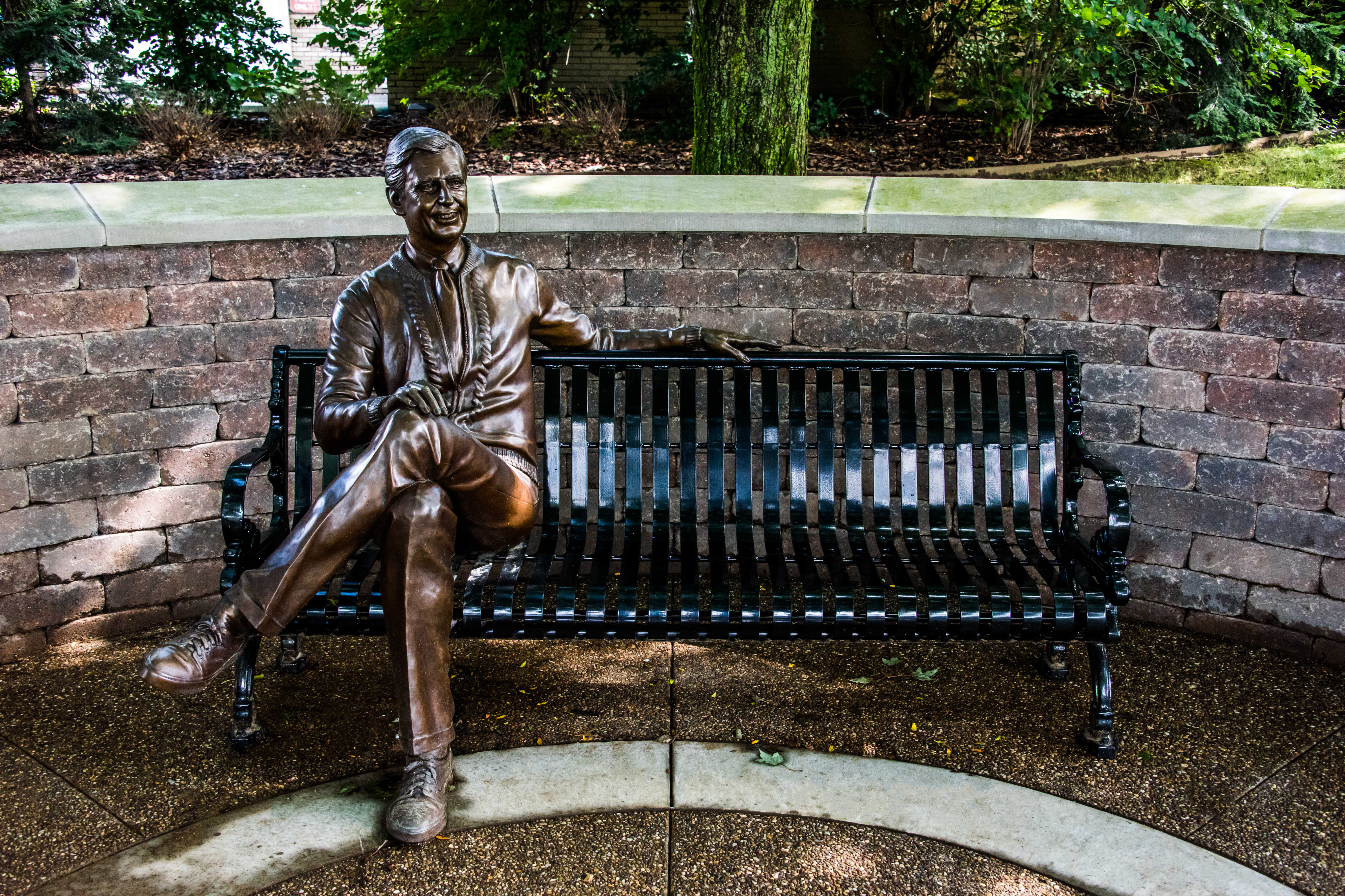 Lamplighter Bench With Back 6Ft Glossblack Misterrogers Municipal Park Latrobepa