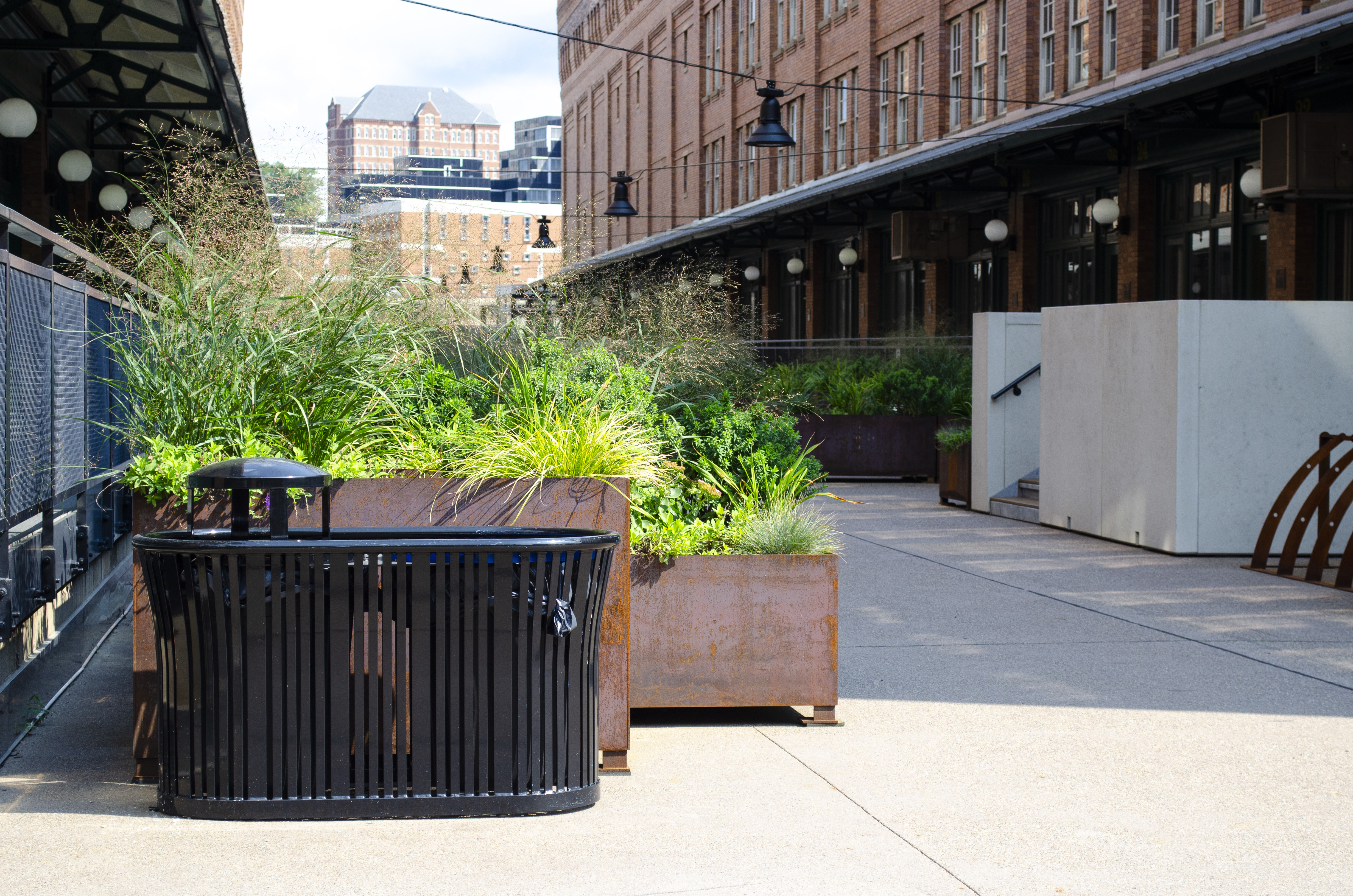 Harmony Dual Trash Recycle Litter Receptacle 32Gal Elevatedlid Glossblack Corporate City Pittsburghpa 2