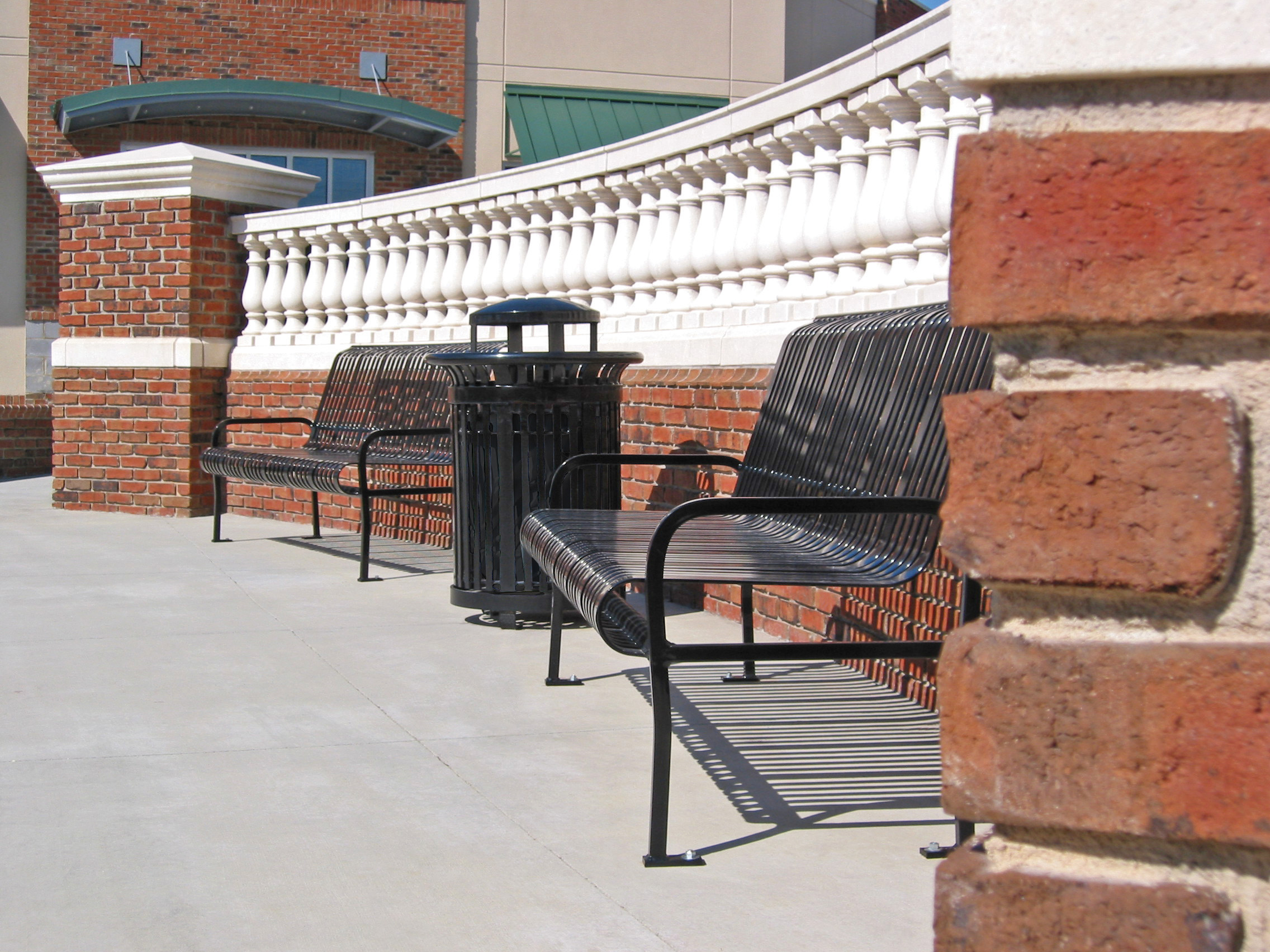 Midtown Bench With Back 6Ft Glossblack Midtown Litter Receptacle 32Gal Glossblack Retail Rockhillsc