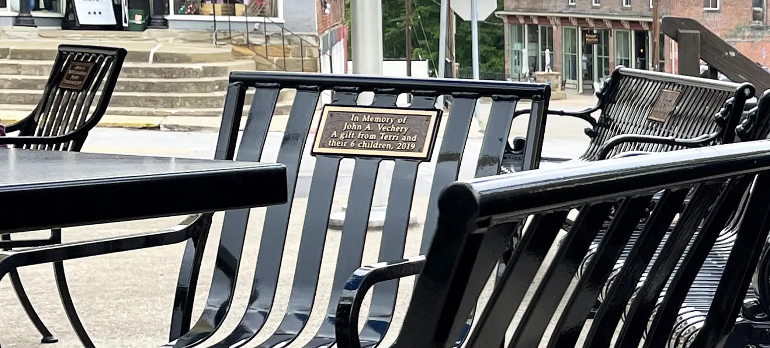 Midtown Dual Litter Recycle Receptacle 32Gal Plaque Glossblack Courtyard Table Lamplighter Bench With Back Glossblack Municipal Streetscape Mantuaoh Copy (1)