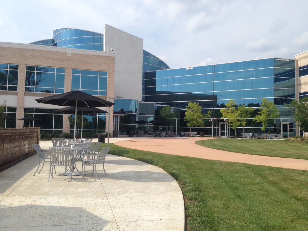 Courtyard Table Set Sparklesilver Healthcare Hospital Burlingtonnc