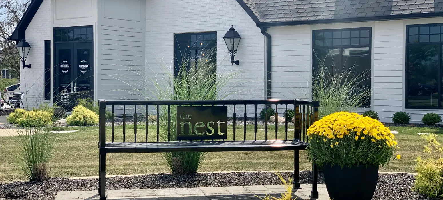 Leesburg 6Ft Bench With Back Logo Glossblack Storefront