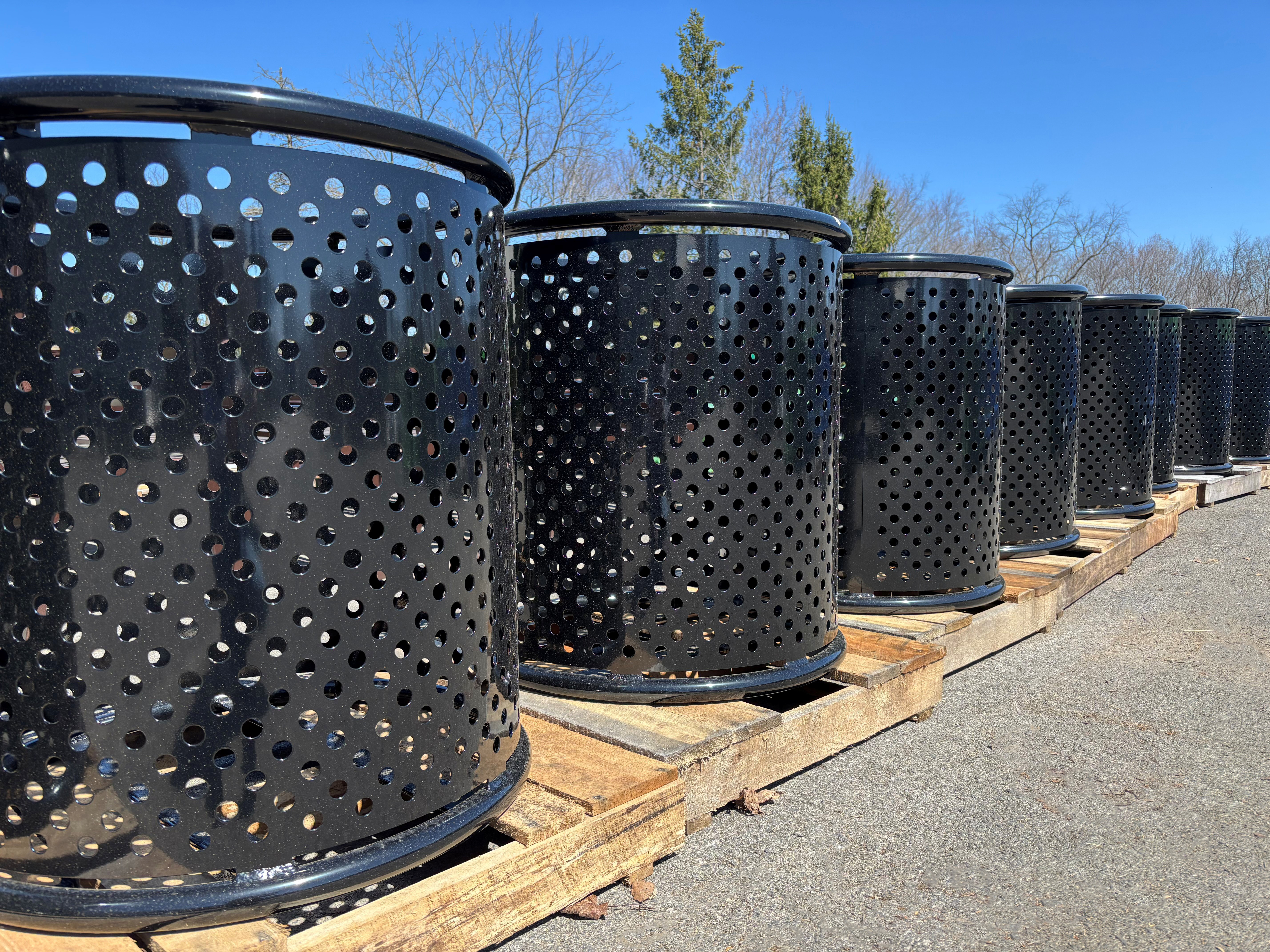 Jackson Litter Receptacle 32Gal Glossblack Production