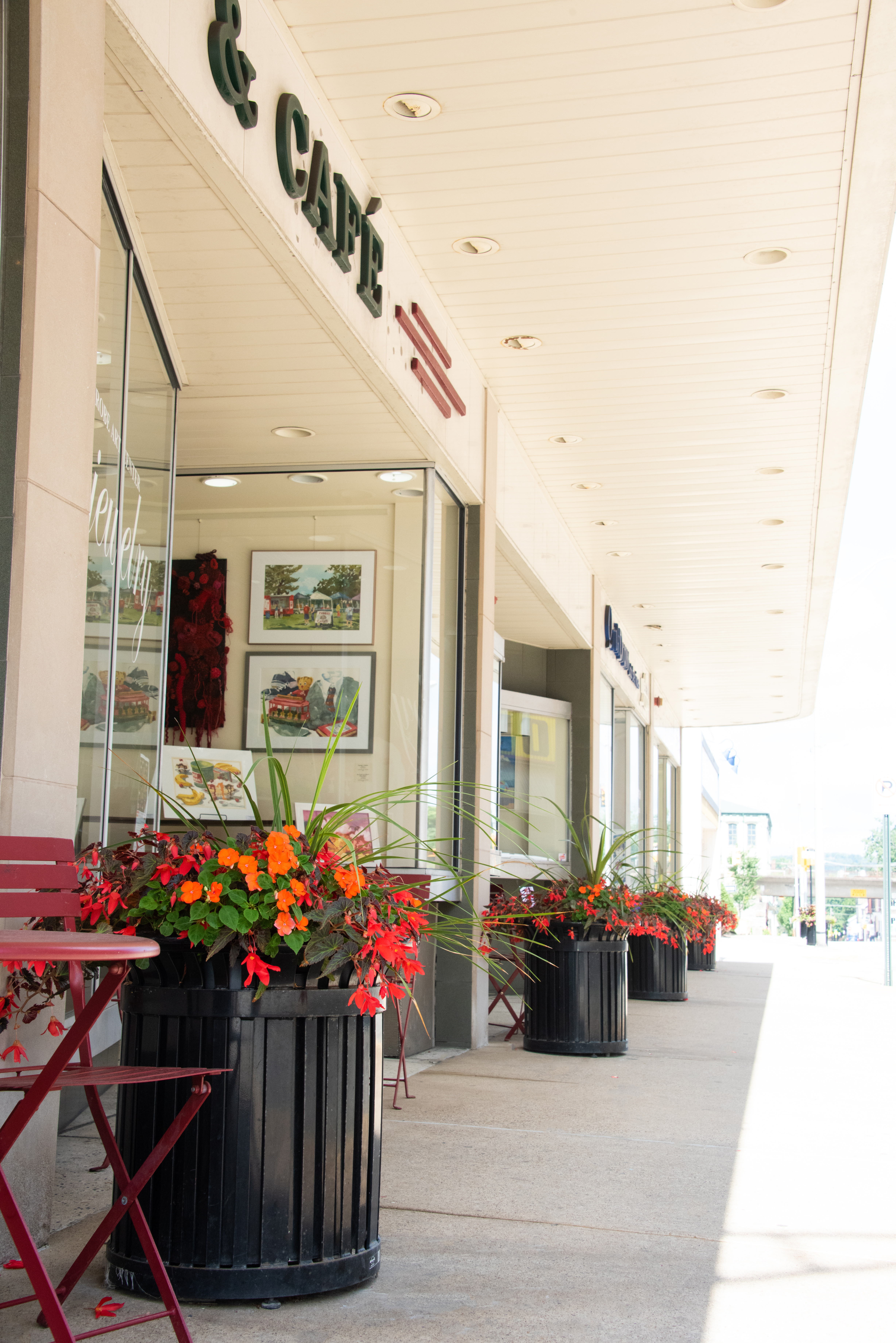 Midtown Planter 32Gal Glossblack Municipal Streetscape Latrobepa2