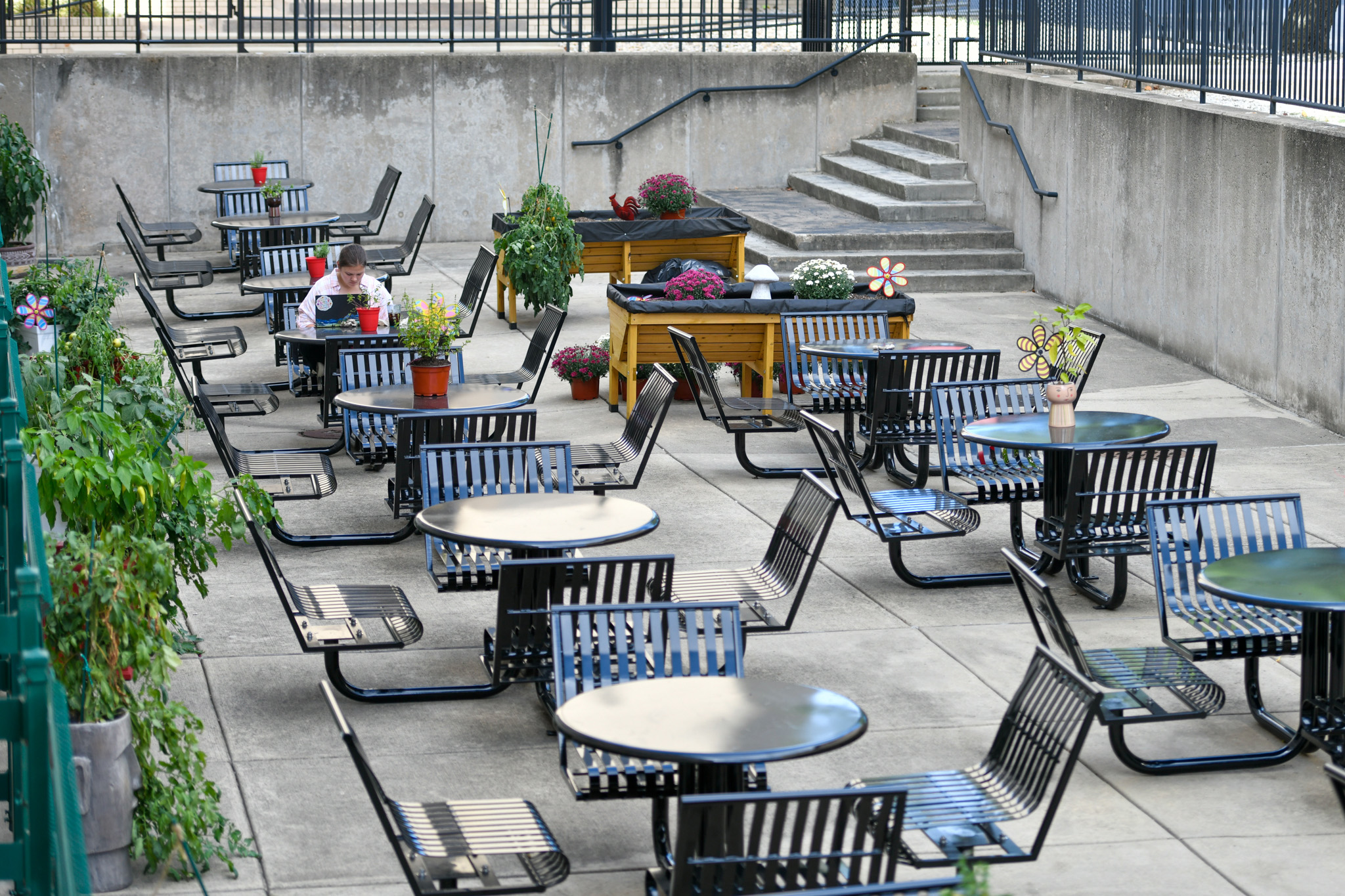 Feature Easton Round Table With Backs Glossblack Education University Peoriail