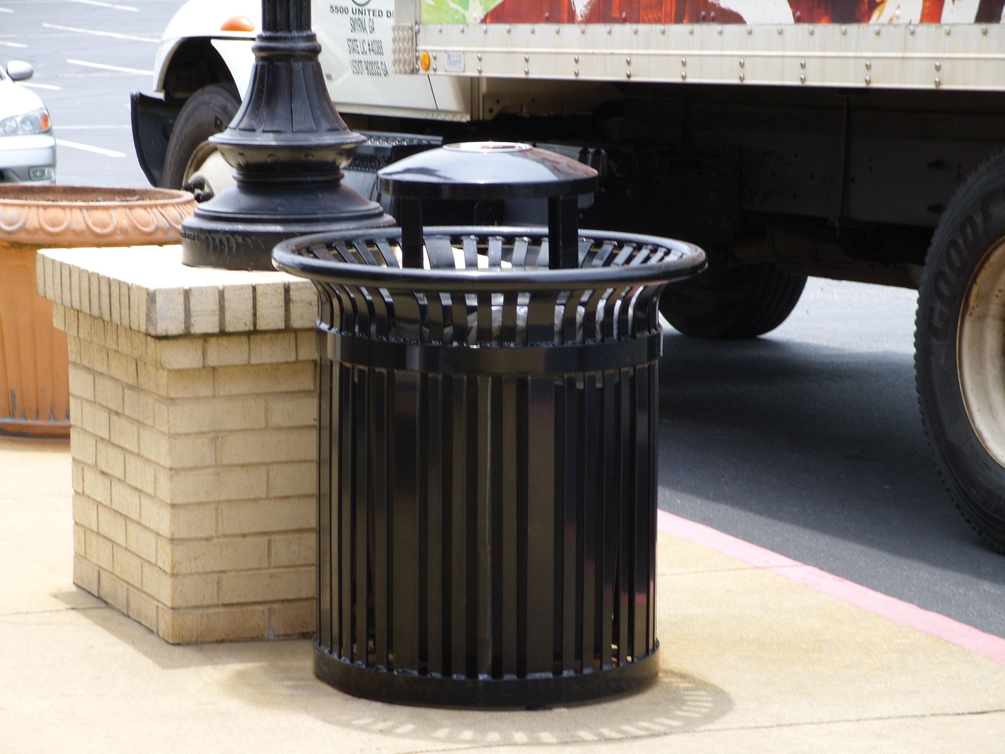 Midtown Litter Receptacle 32Gal Glossblack Retail Streetscape GA
