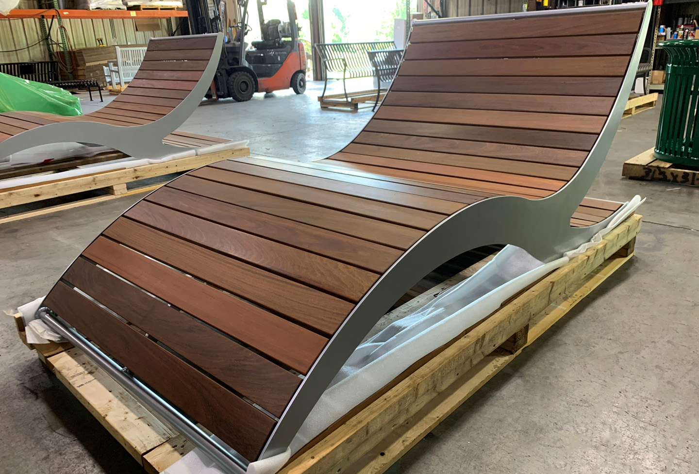 loma-lounge-chair-ipe-sparklesilver-production.jpg