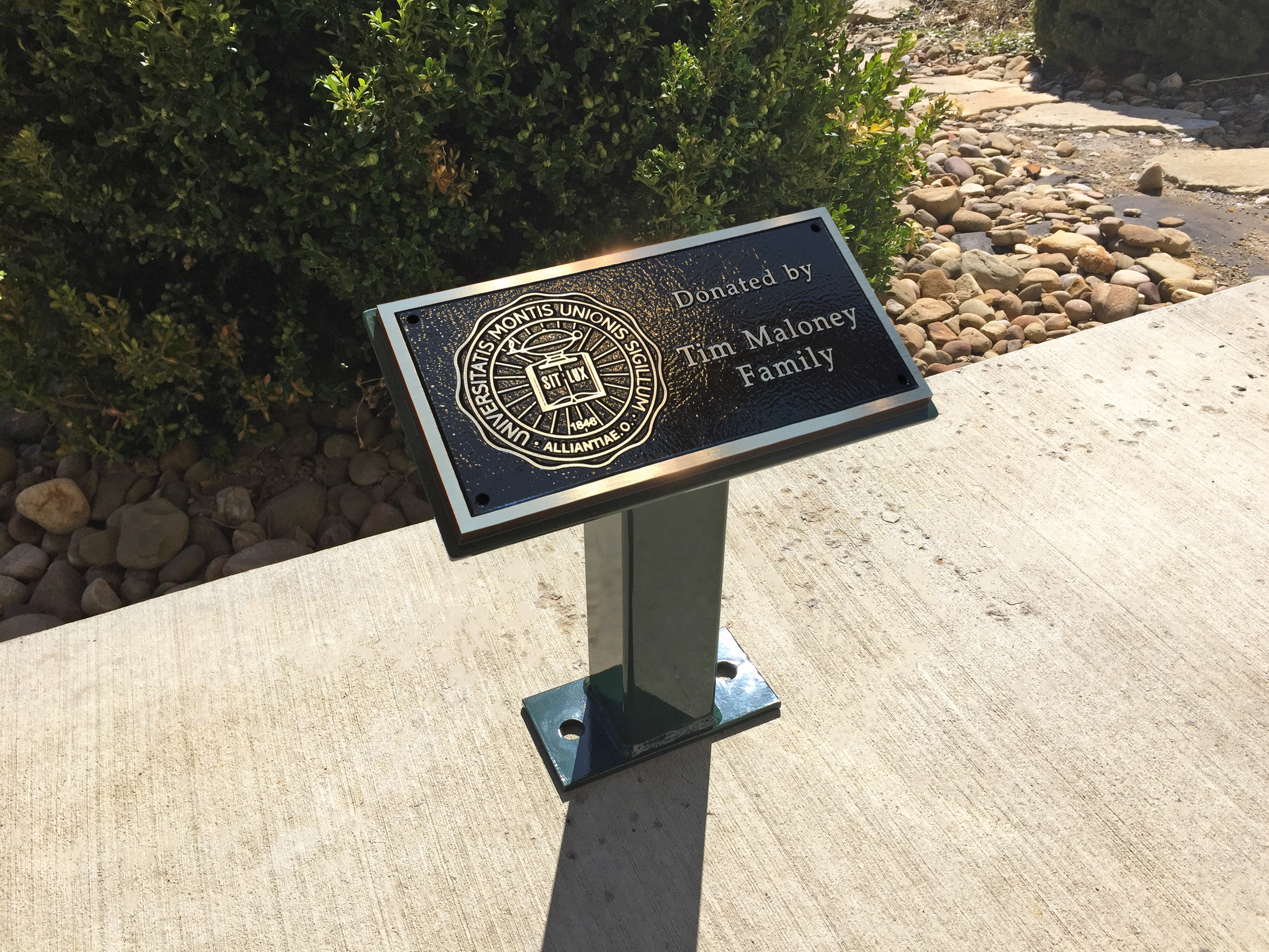 Plaque Smallstand Maloneyfamily Mountunionuniversity