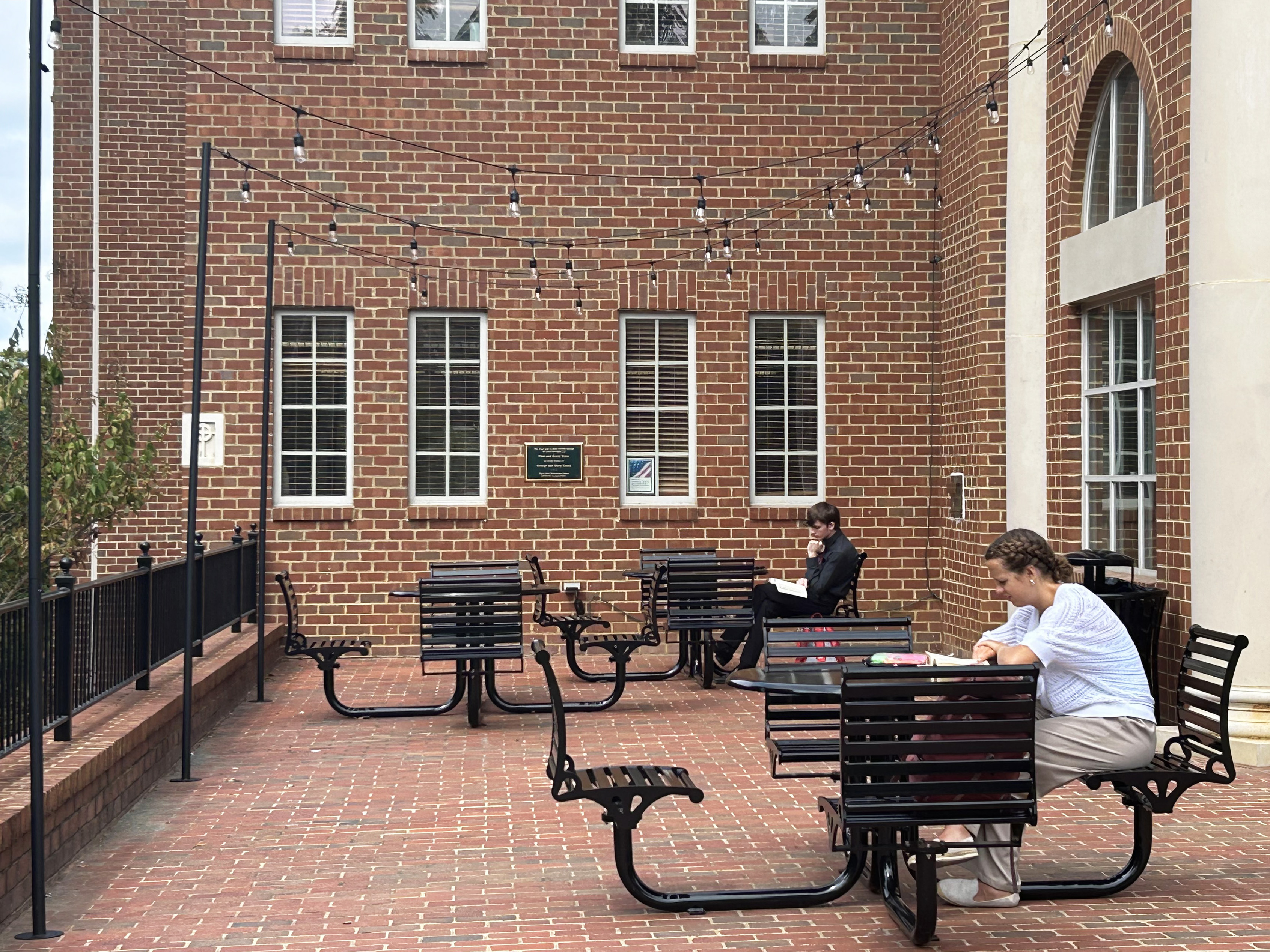 Schenley Round Table With Back Glossblack Education College Patio Fortroyalva