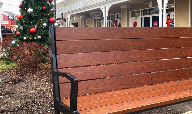 Image 4 Creekview Bench Christmas