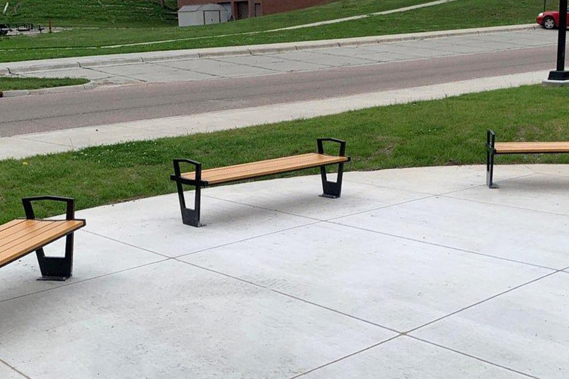 Creekview Bench Without Back Glossblack Woodgrainaluminum Cherryflame Streetscape