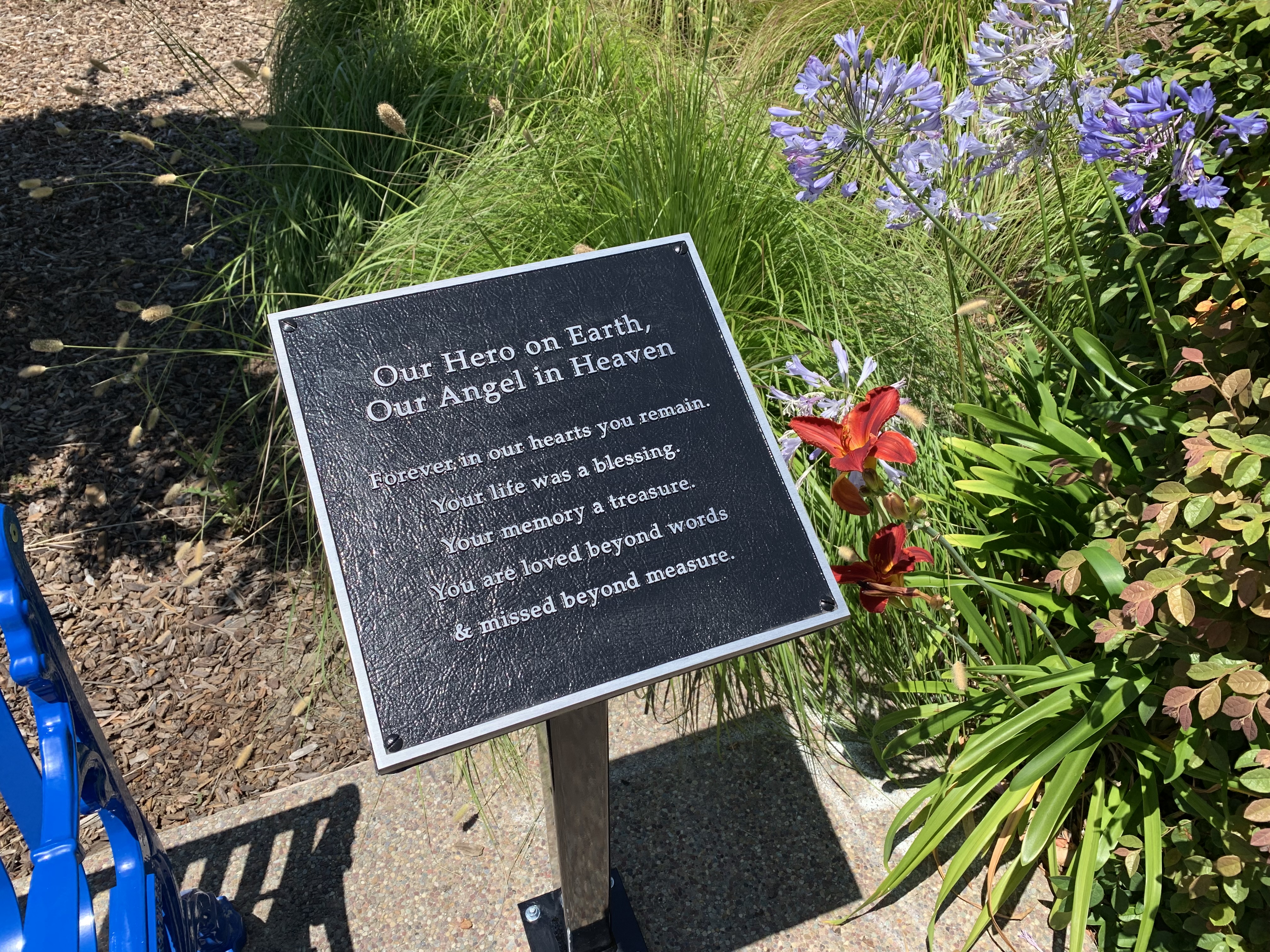 Plaque Stand Memorial Losangelesca