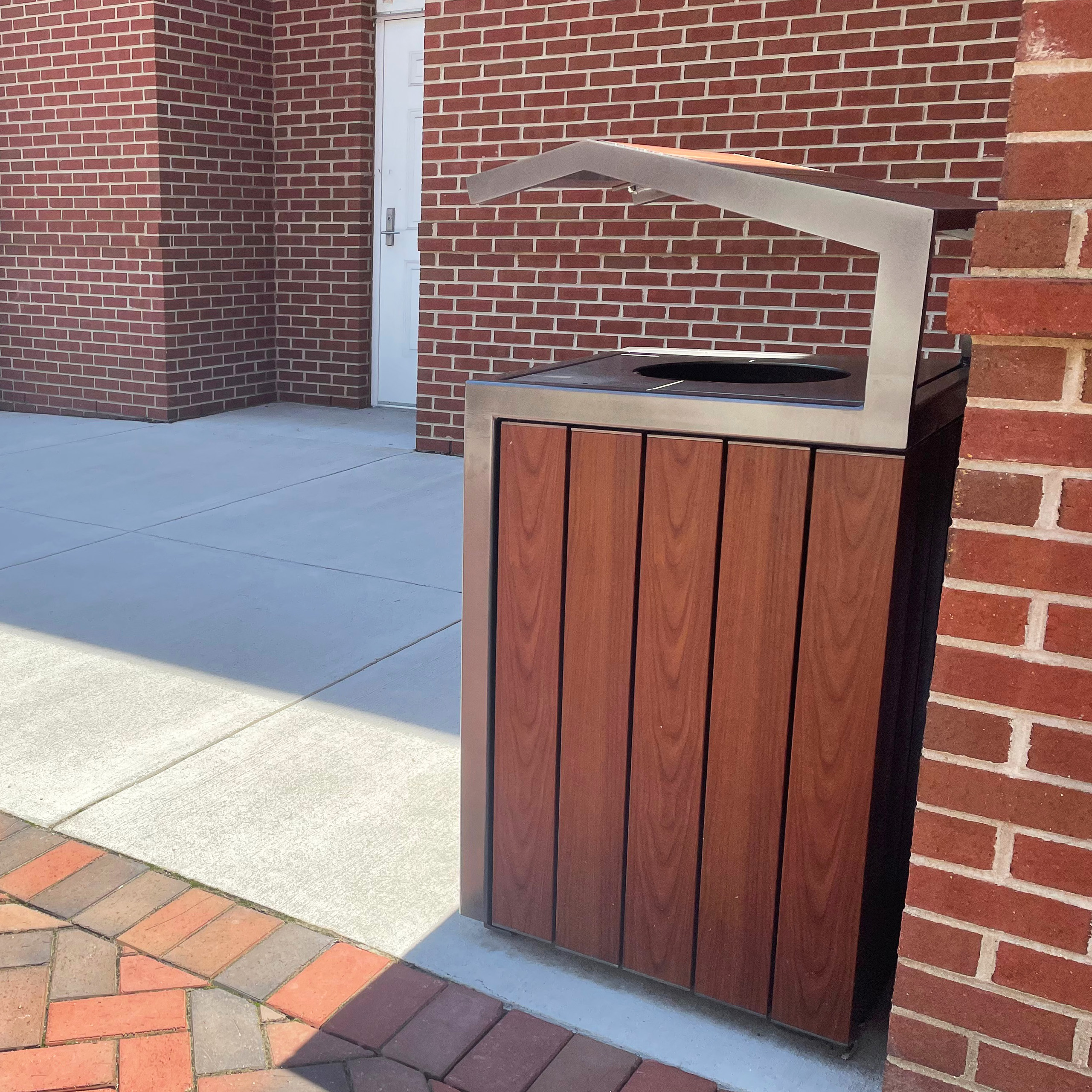 Creekview Litter Receptacle 32Gal Chromite Woodgrainaluminum Cherryflame Education Chesterva