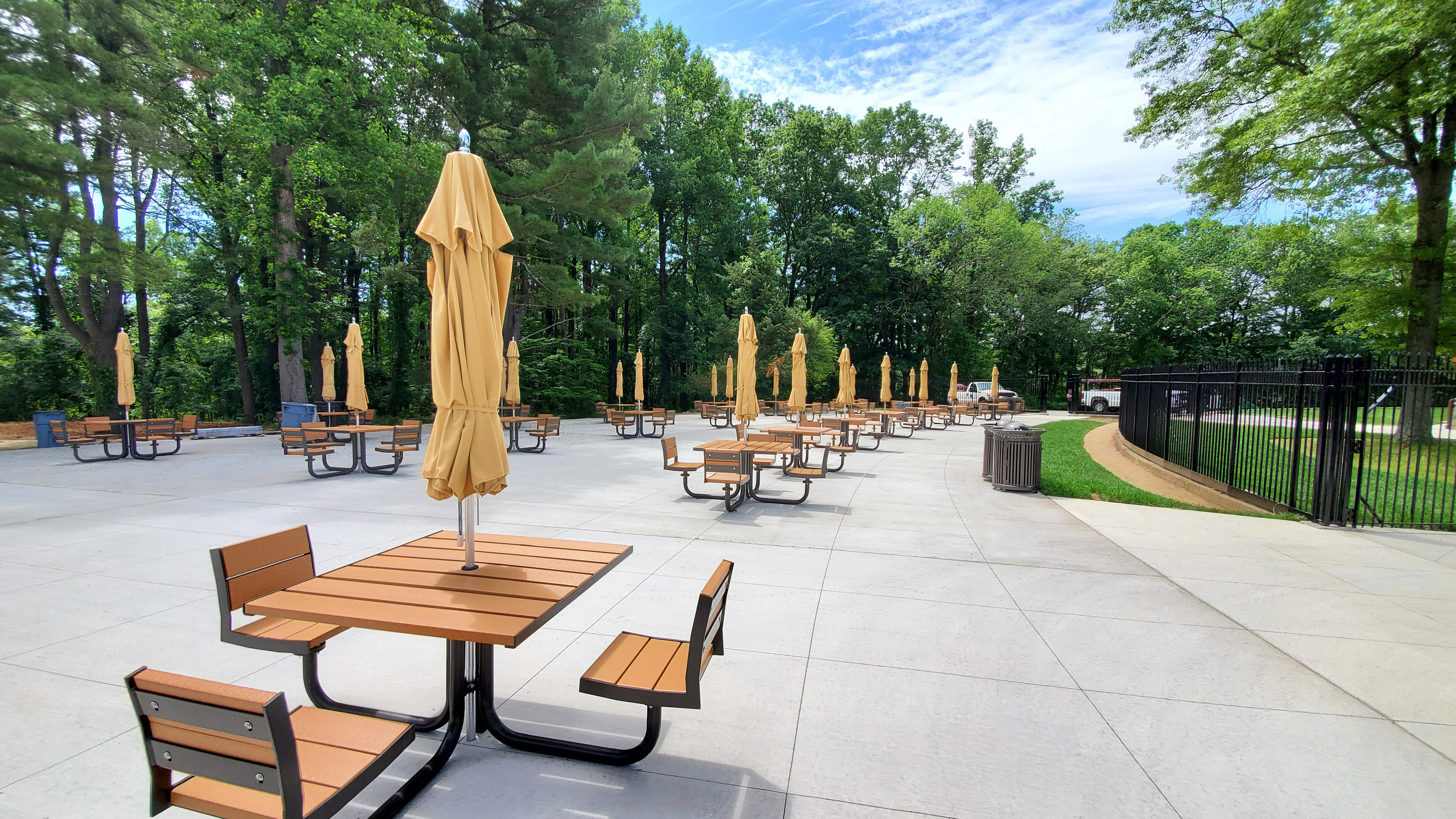 Creekview Table Set Recycledplastic Glossblack Umbrella Municipal Park Yorktownheightsny