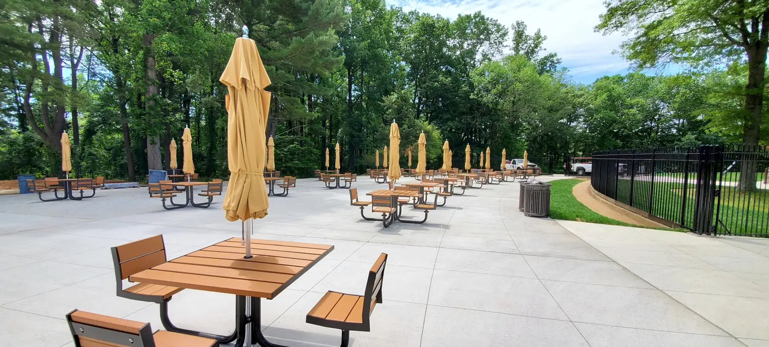 Creekview Table Set Recycledplastic Glossblack Umbrella Municipal Park Yorktownheightsny