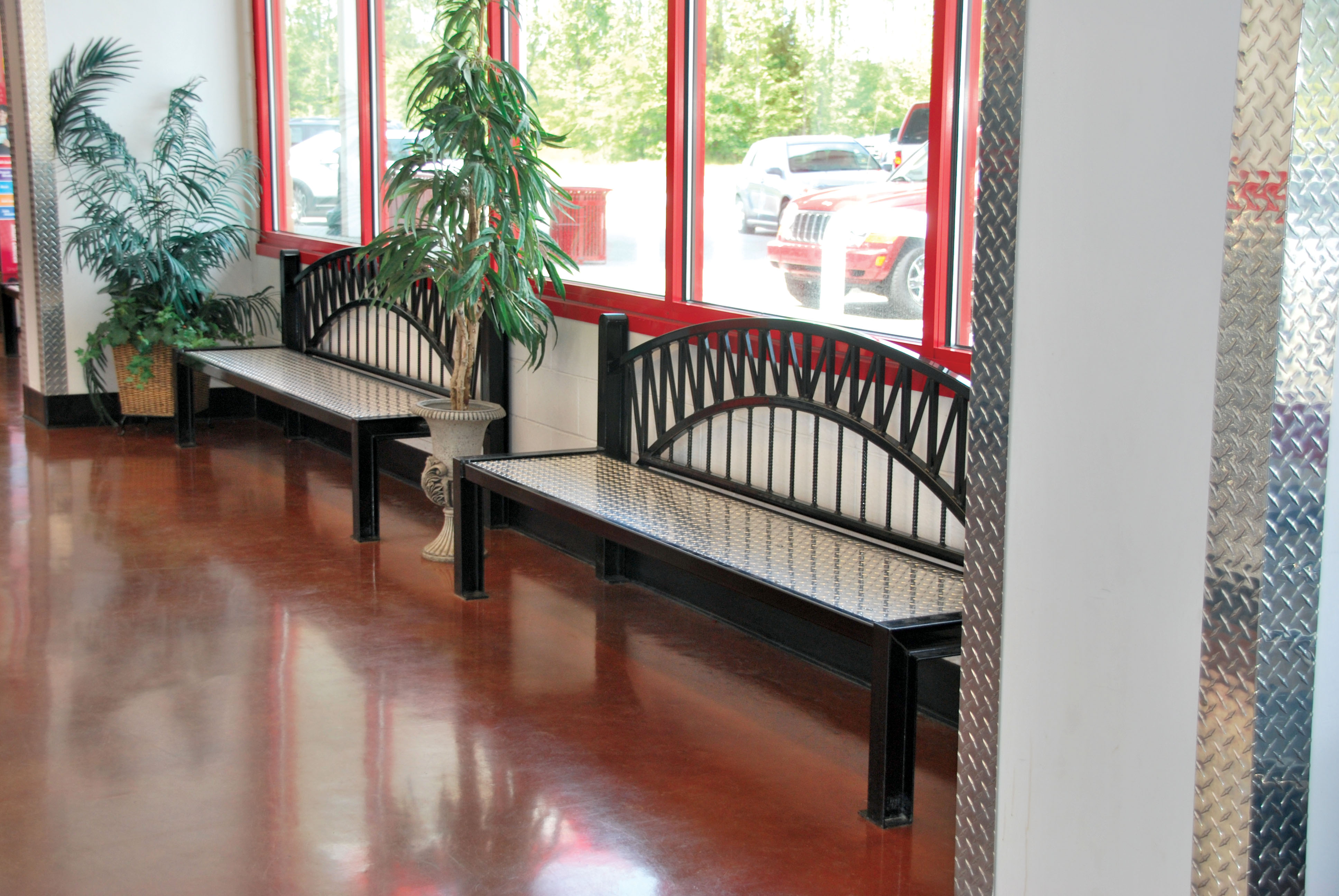Main Pylon Bench With Back 6Ft Diamondtread Glossblack Retail Travel Plaza