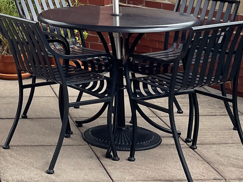 Classic Umbrella Base Courtyard Table Glossblack Umbrella Education Collegecampus Grovecitypa