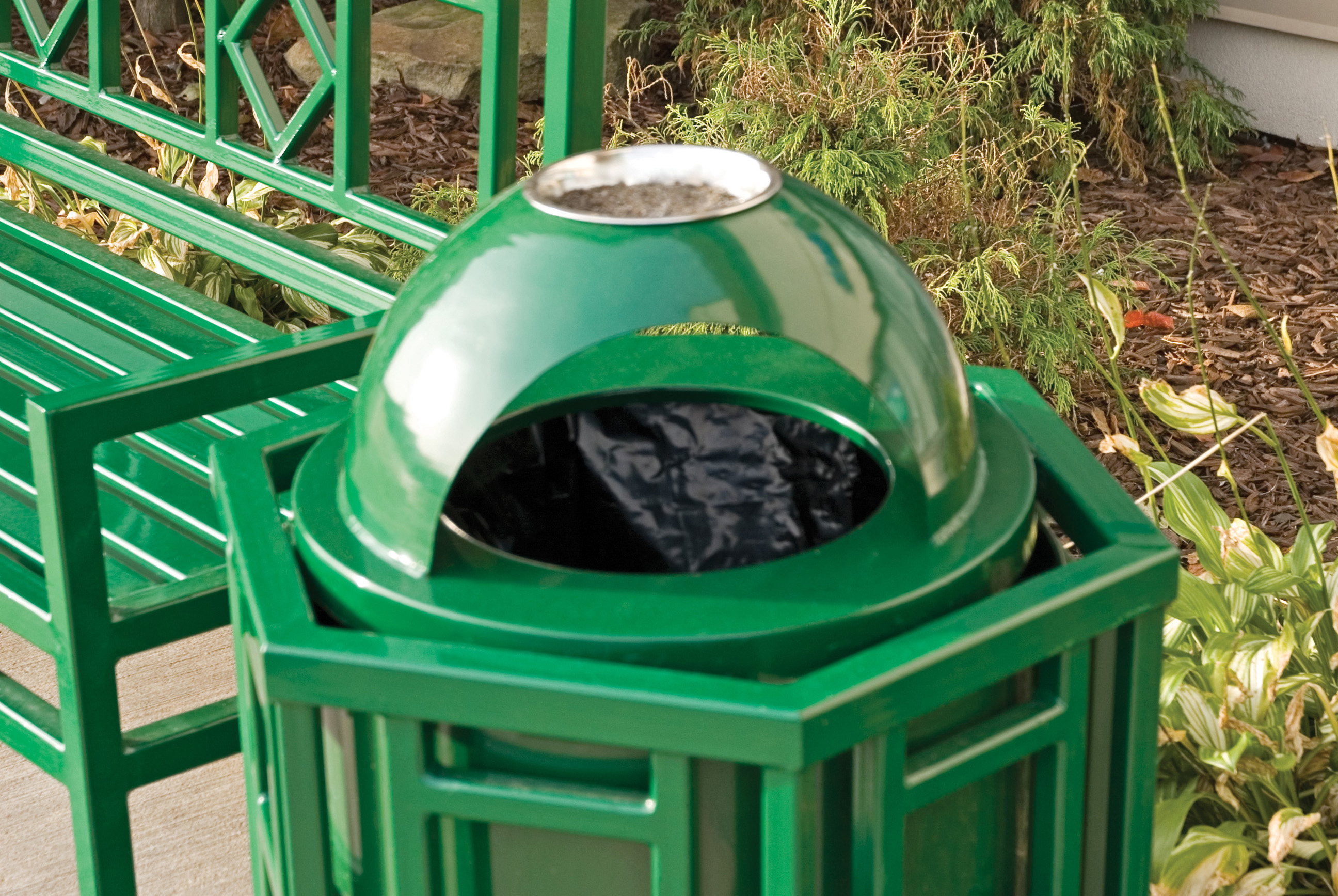 Artisan Litter Receptacle 22Gal Domelid Evergreen Lid Closeup