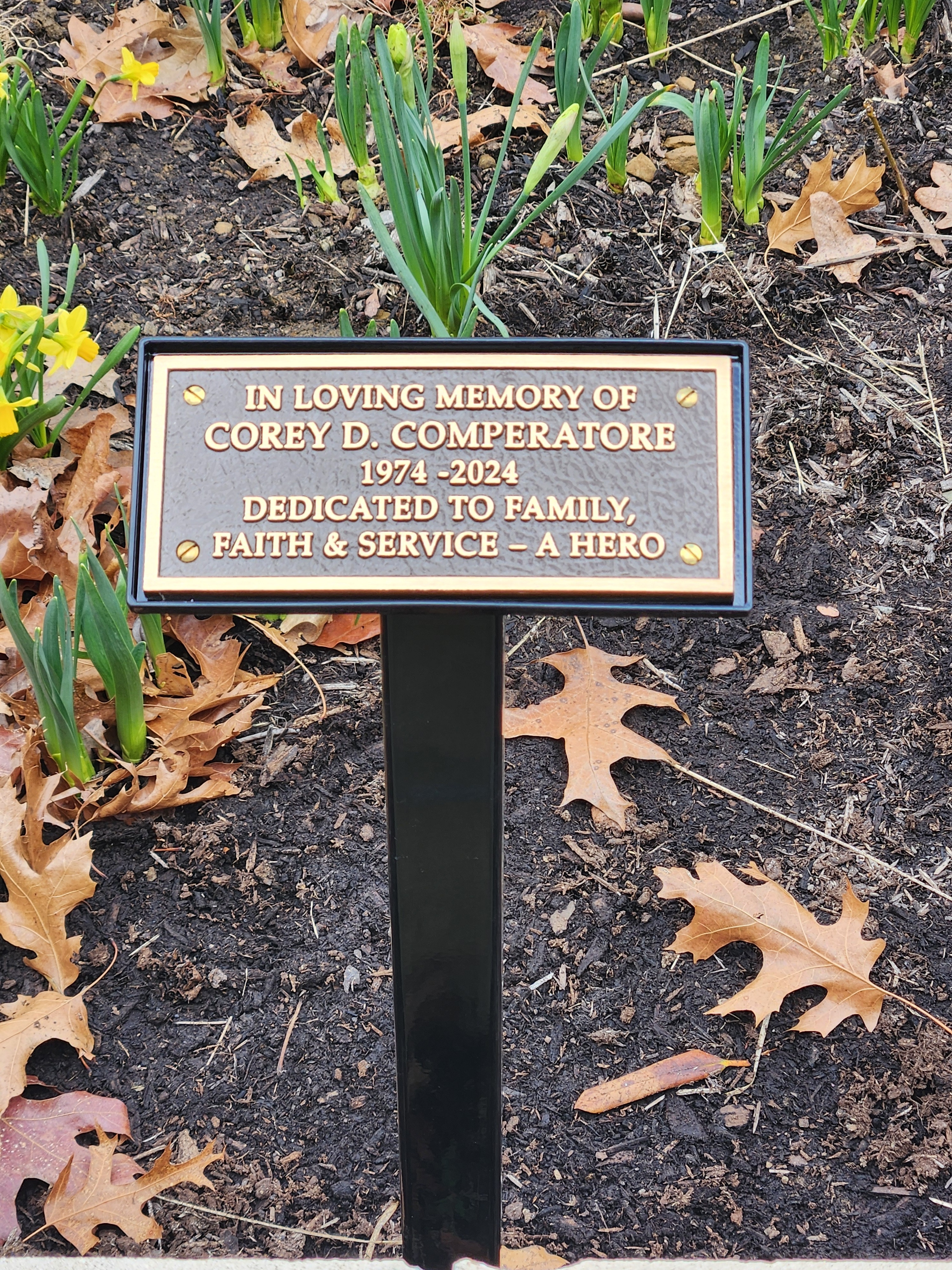 Plaque Stand Glossblack Garden