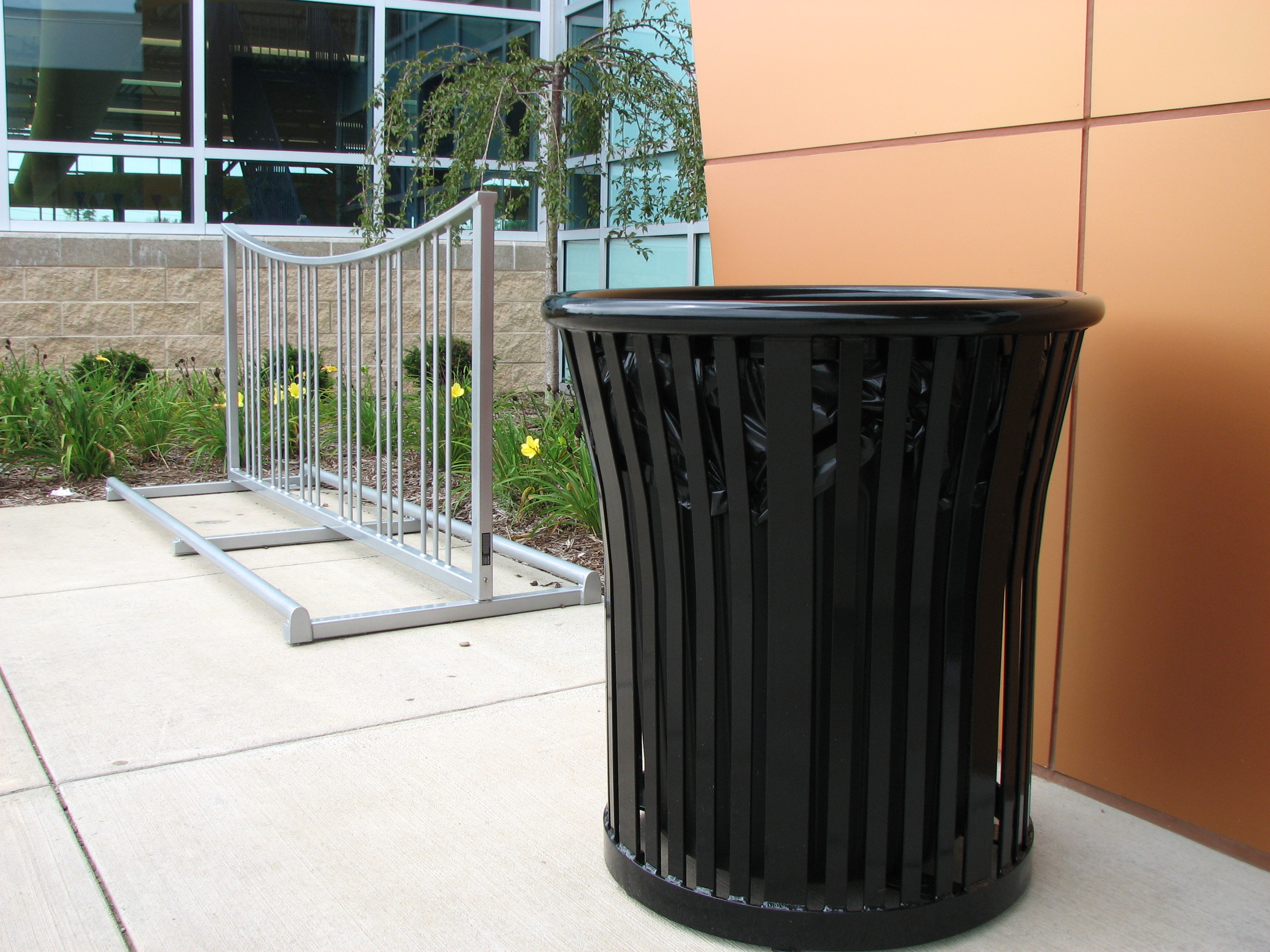 Feature Harmony Litter Receptacle 32Gal Glossblack Exeter Bike Rack Sparklesilver Corporate YMCA Cranberrytwppa