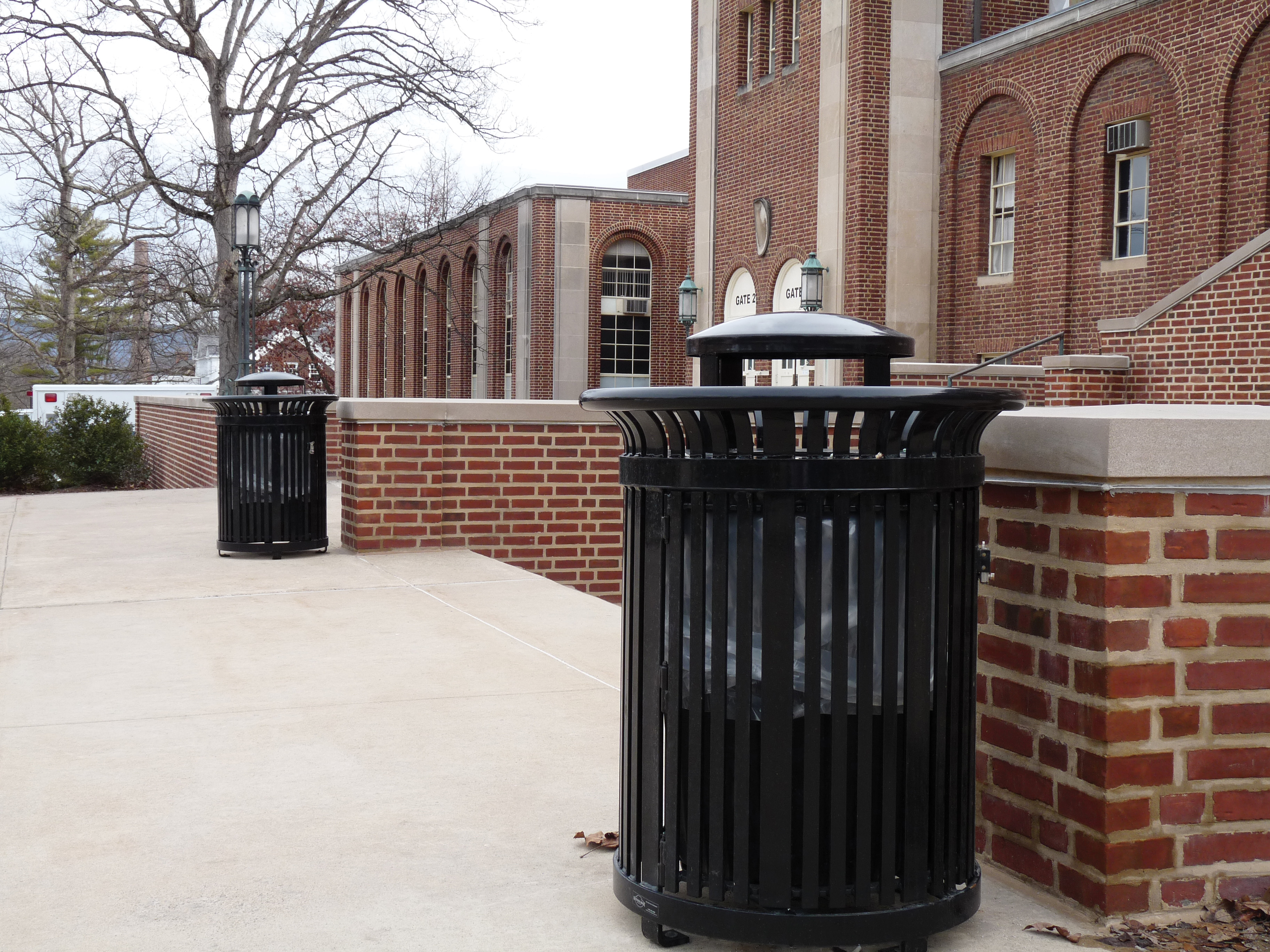 Midtown Litter Receptacle 32Gal Elevatedlid Glossblack Education University Statecollegepa