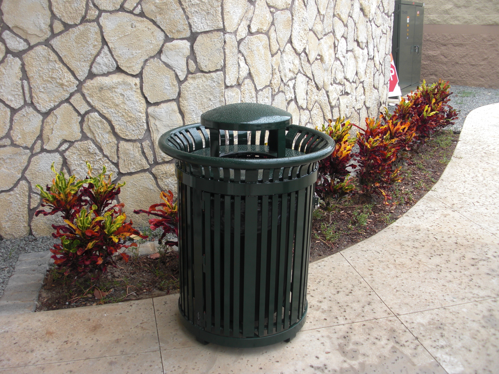 Midtown Litter Receptacle 32Gal Elevatedlid Huntergreen Hawaii