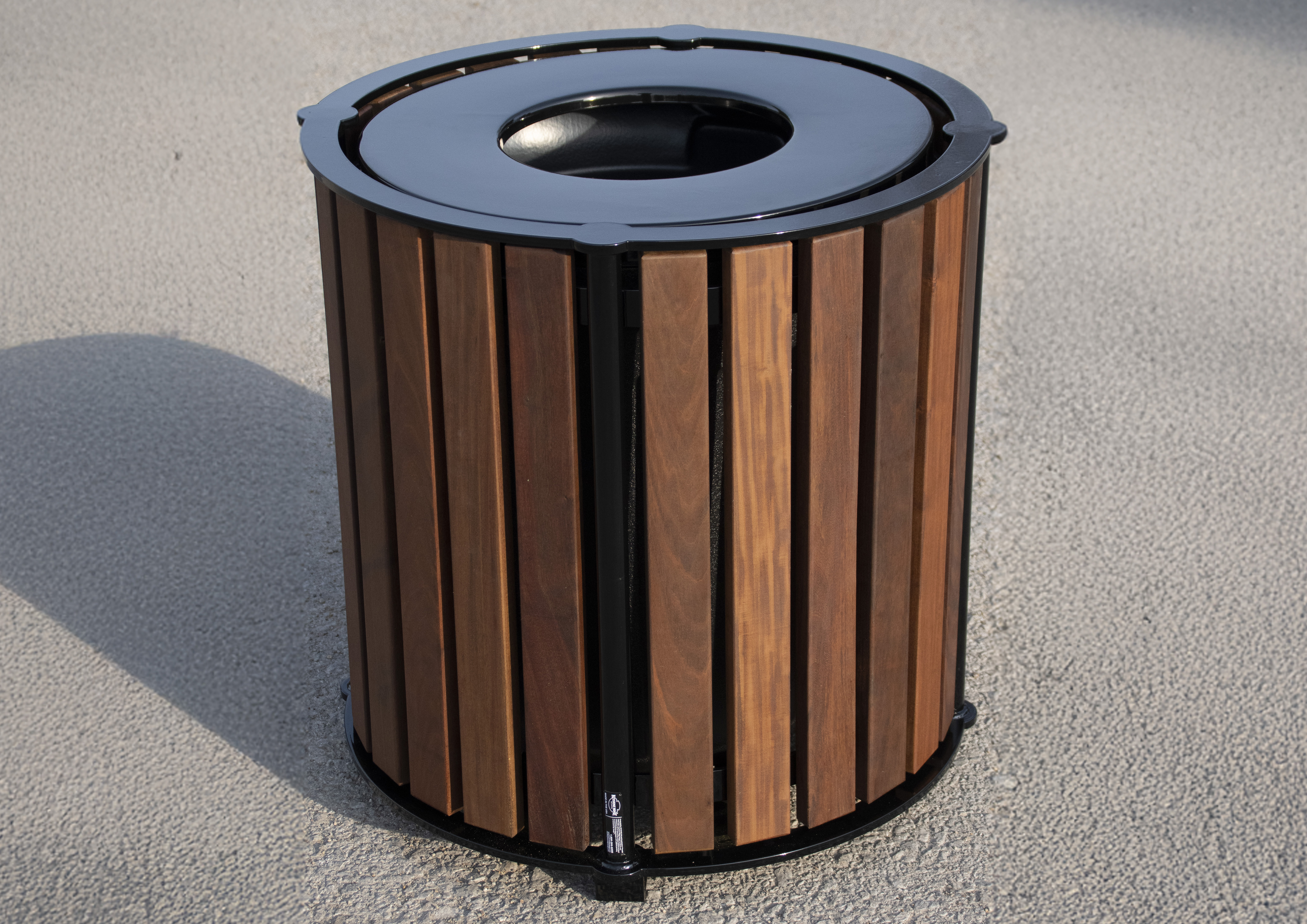 Penn Litter Receptacle 32Gal Ipe Glossblack Lot