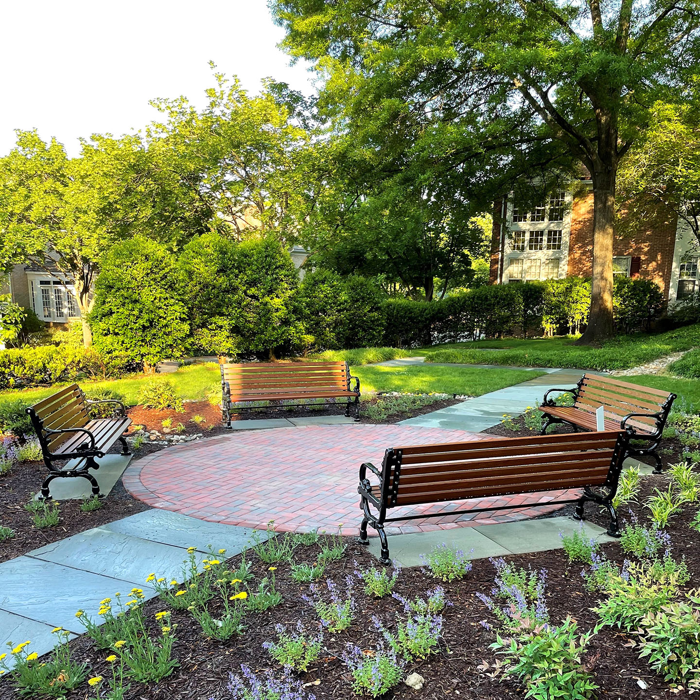 Rosedale Bench With Back 4Ft Glossblack Woodgrainaluminum Cherry Flame Residential Commonarea