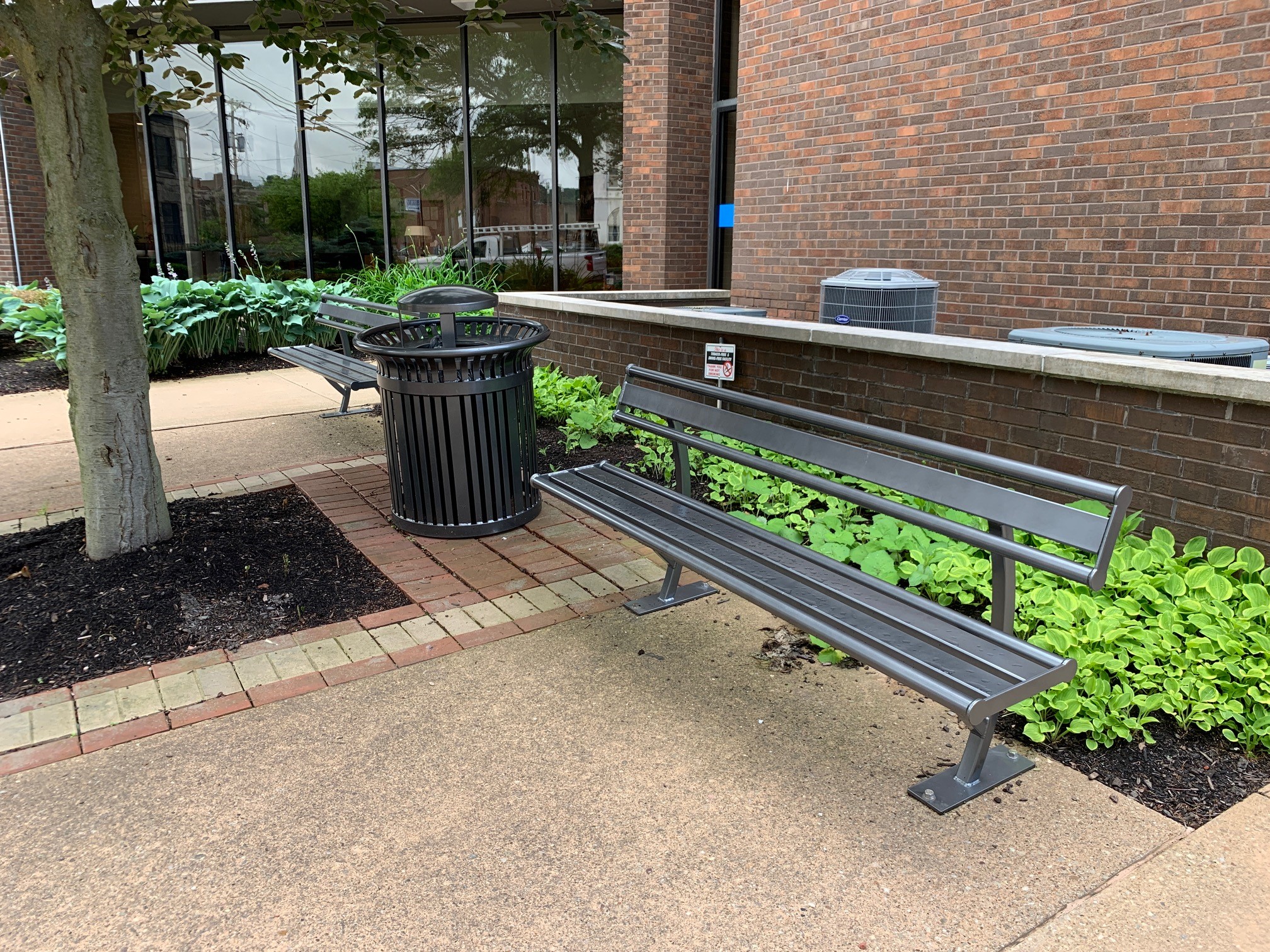 Penn Bench With Back 6Ft Midtown Litter Receptacle 32Gal Elevatedlid Chromite Corporate Bank Butlerpa