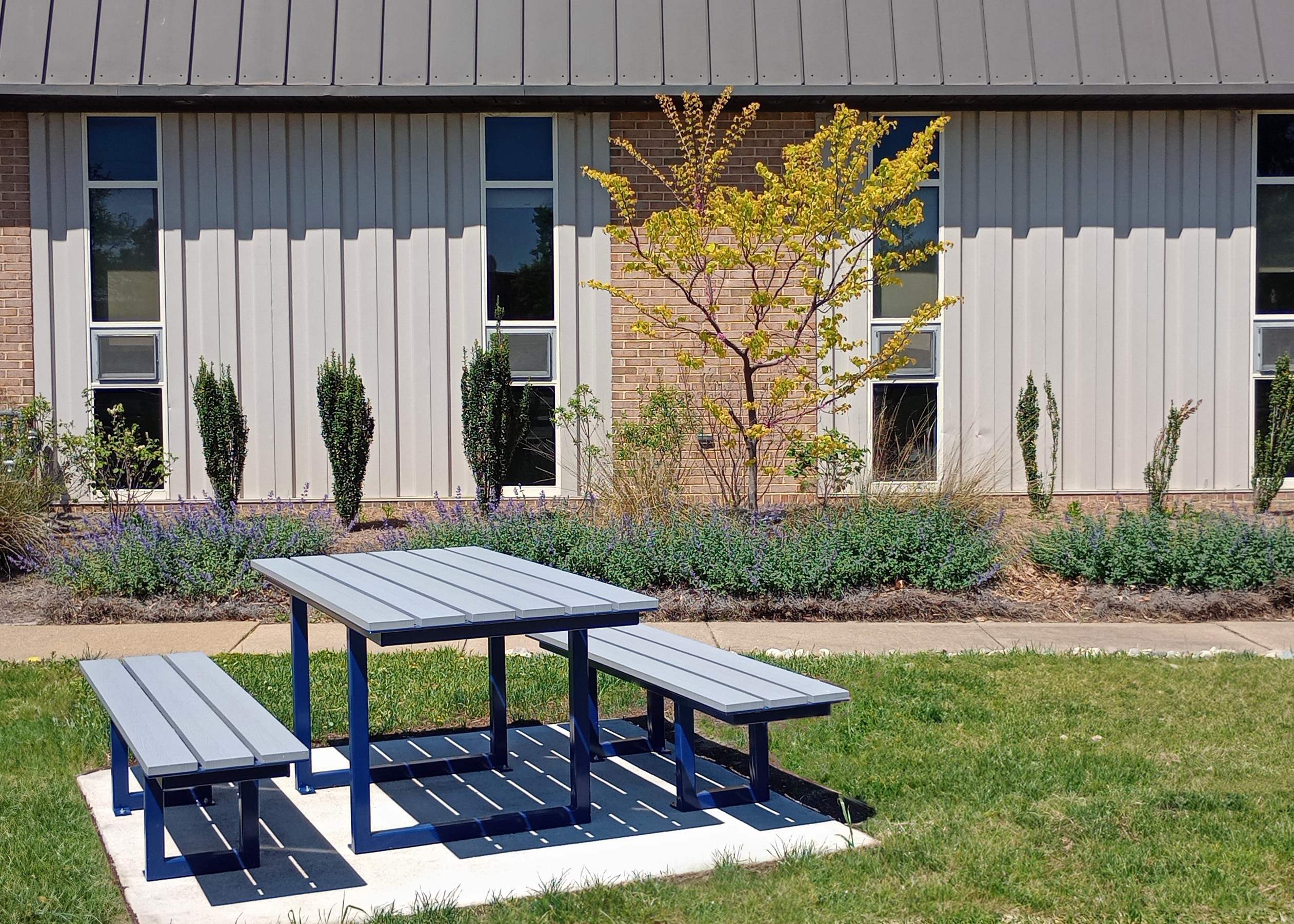Feature Wilmington Table Set 6Ft Sapphire Woodgrainaluminum Weatheredgray Education Unviersity Norfolkva