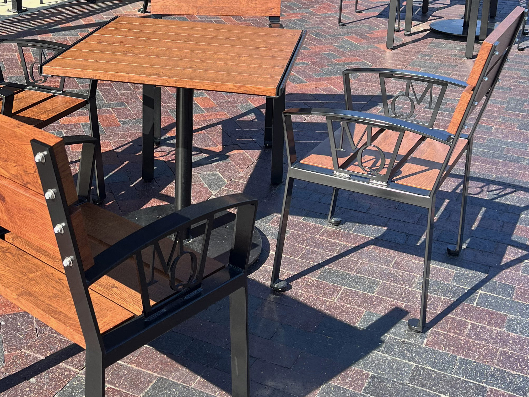 Everett Chair Glossblack Woodgrainaluminum Cherryflame Lasercutlogo
