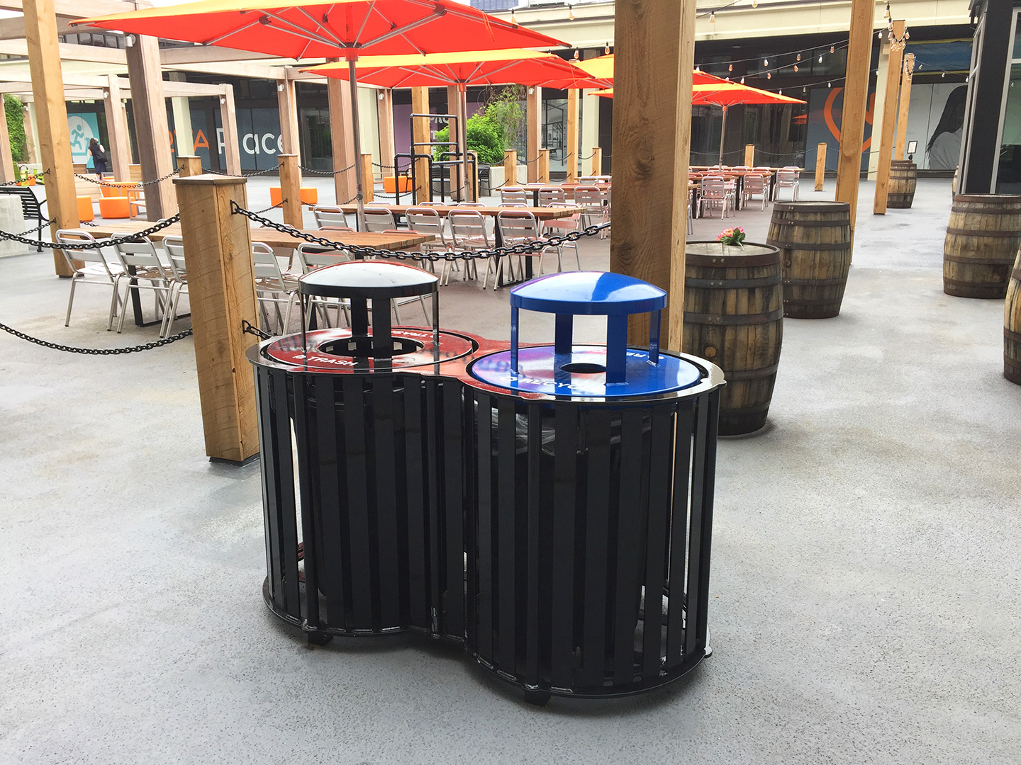 Penn Dual Litter Recycle Receptacle Elevatedlid Glossblack Hospitality Restaurant Pittsburgh