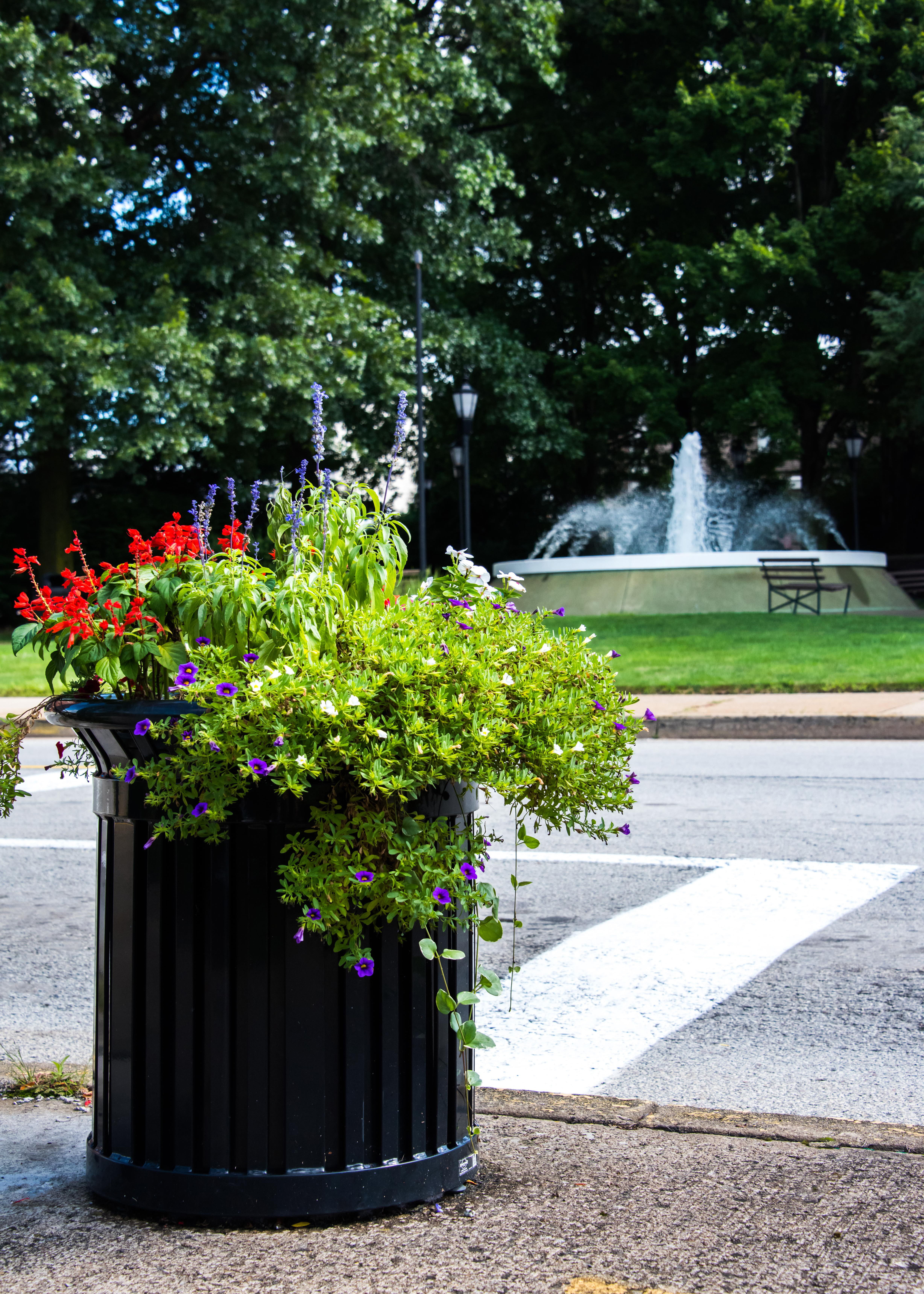 Midtown Planter 32Gal Glossblack Municipal Streetscape Latrobepa