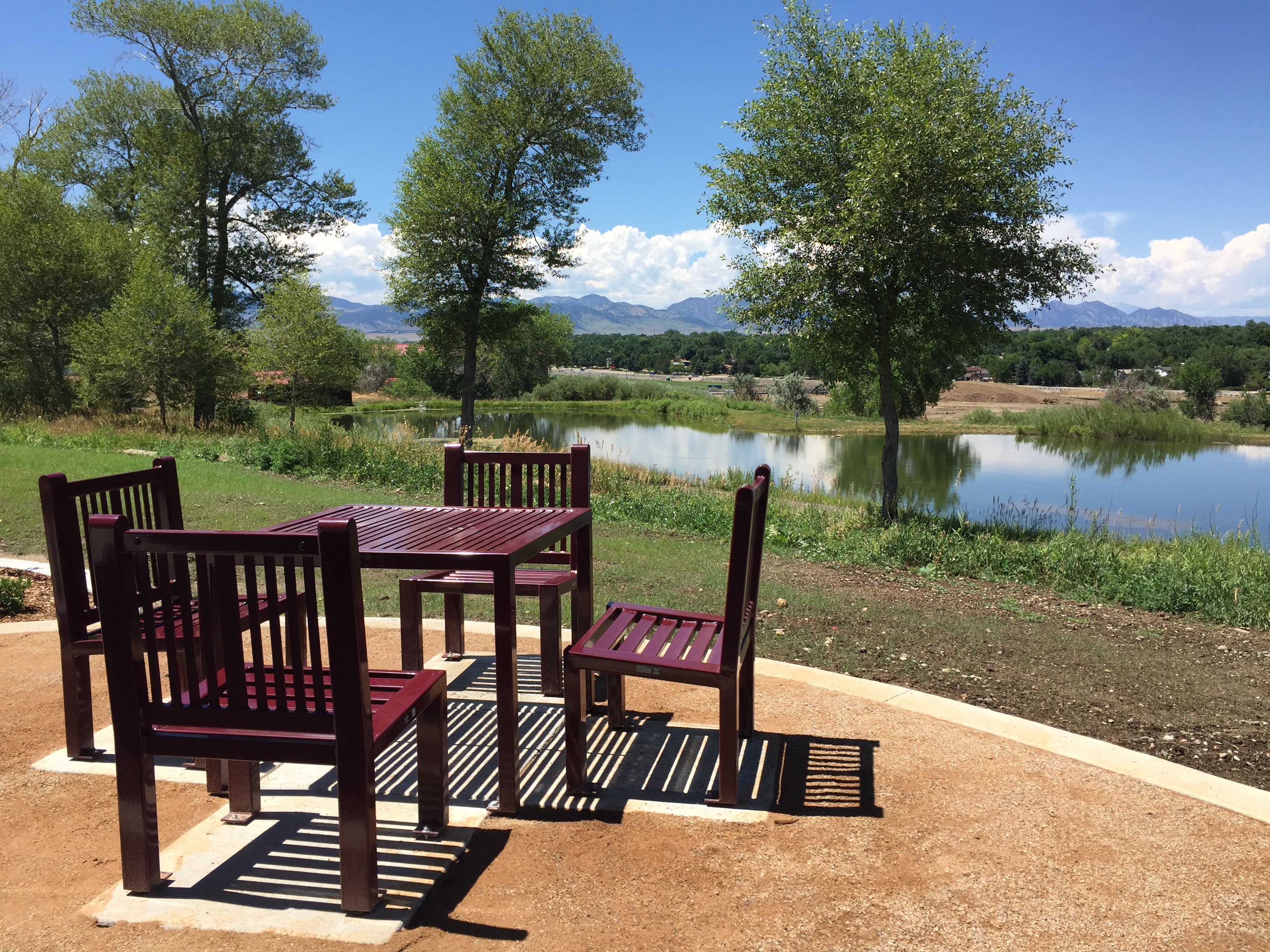 Reading Chair Reading Table Burgundy Municipal Park RE12 Arvadaco