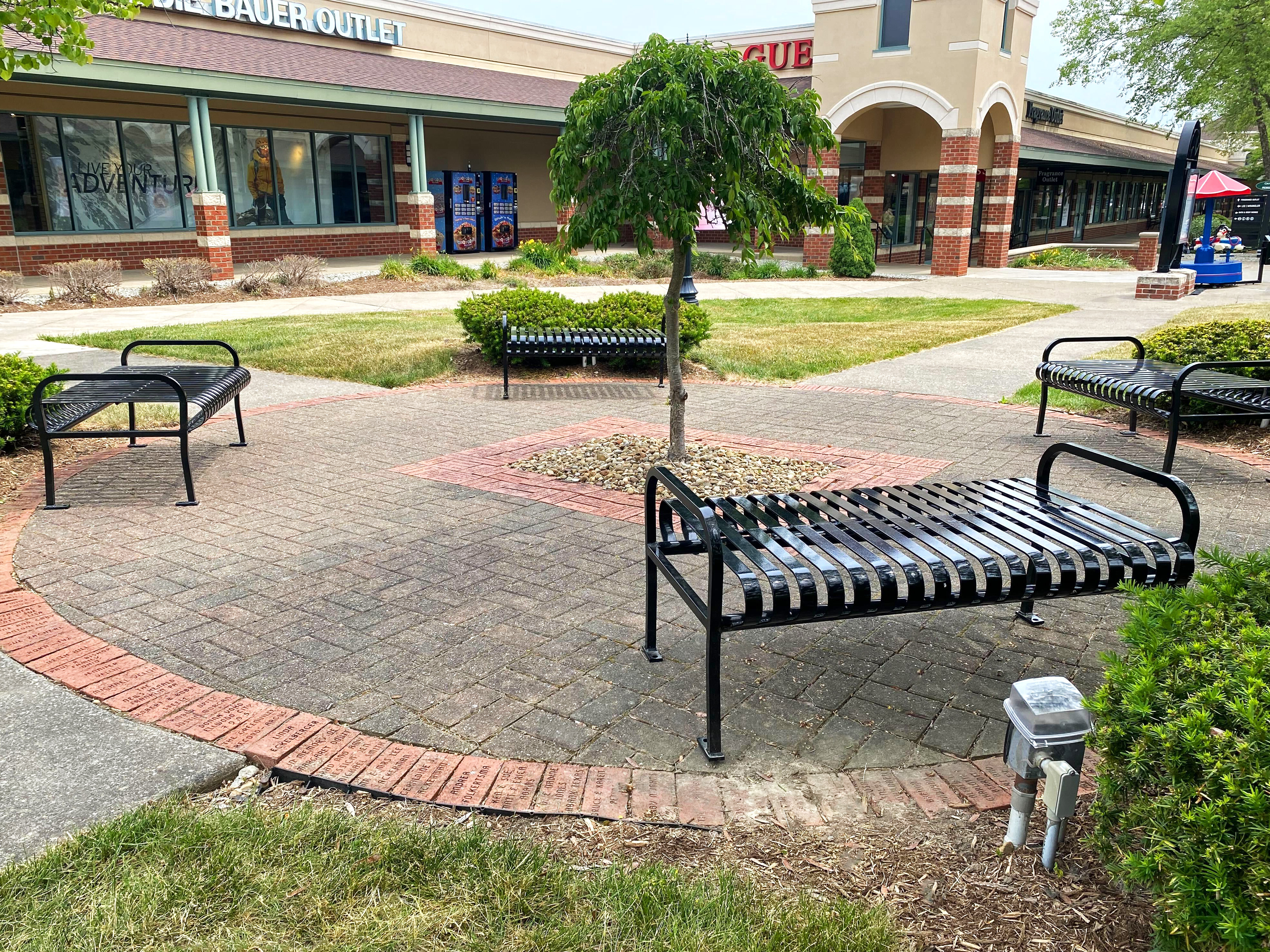 Pullman Bench Without Back 4Ft Glossblack Retail Outlets Grovecitypa