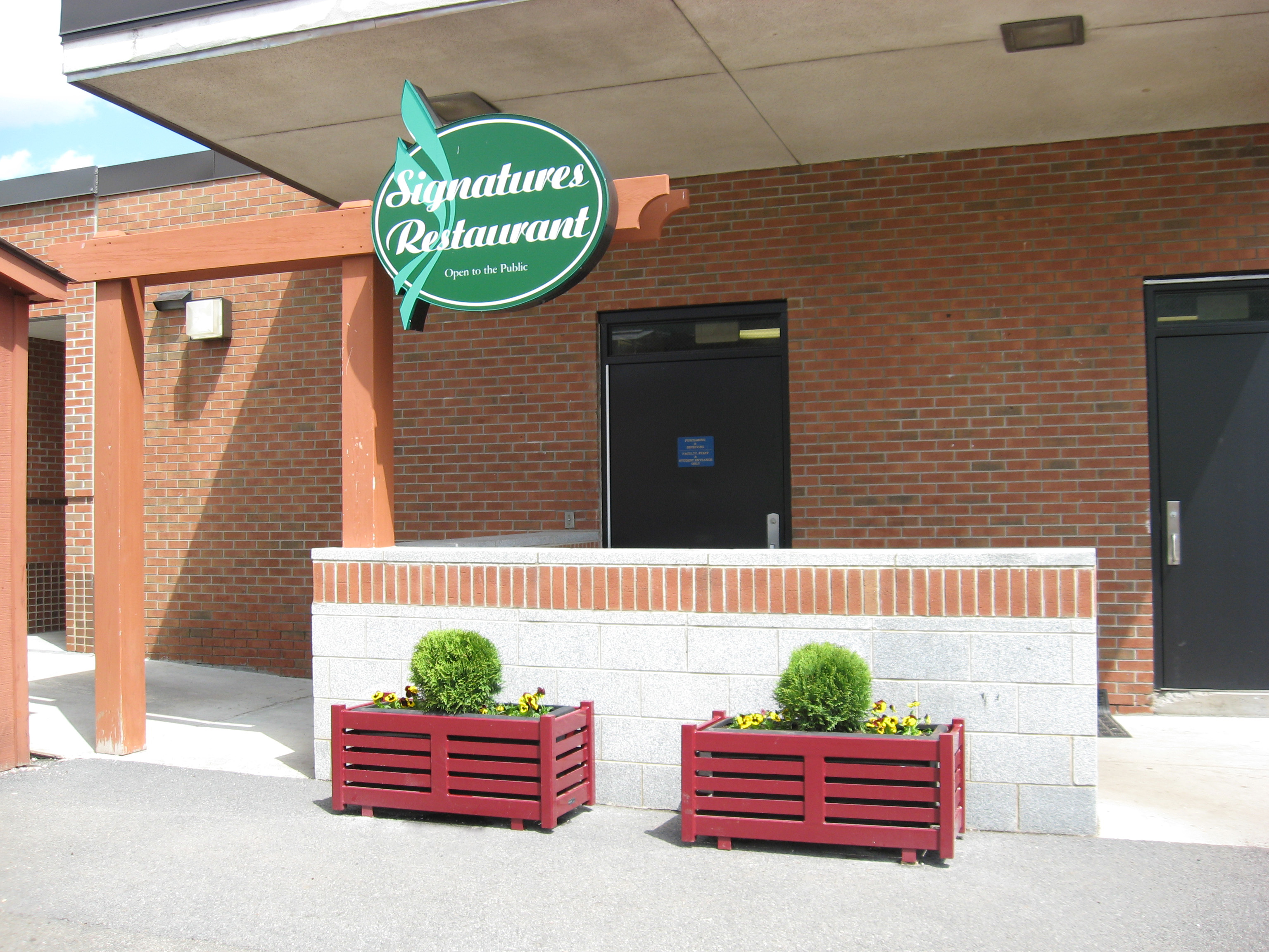 Feature Plaza Planters Red Hosptiality Resturant