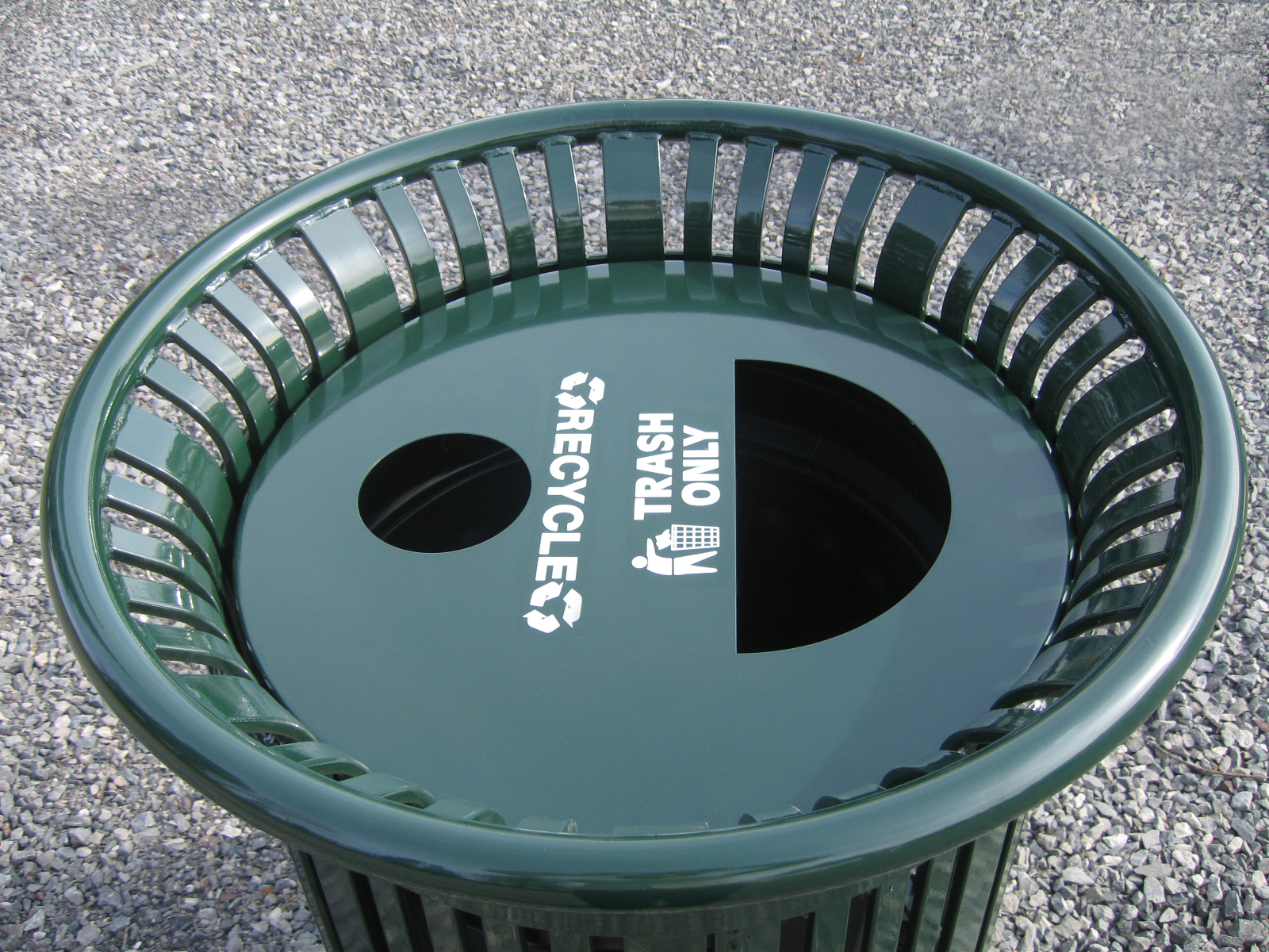 Split Trash Recycle Lid Closeup