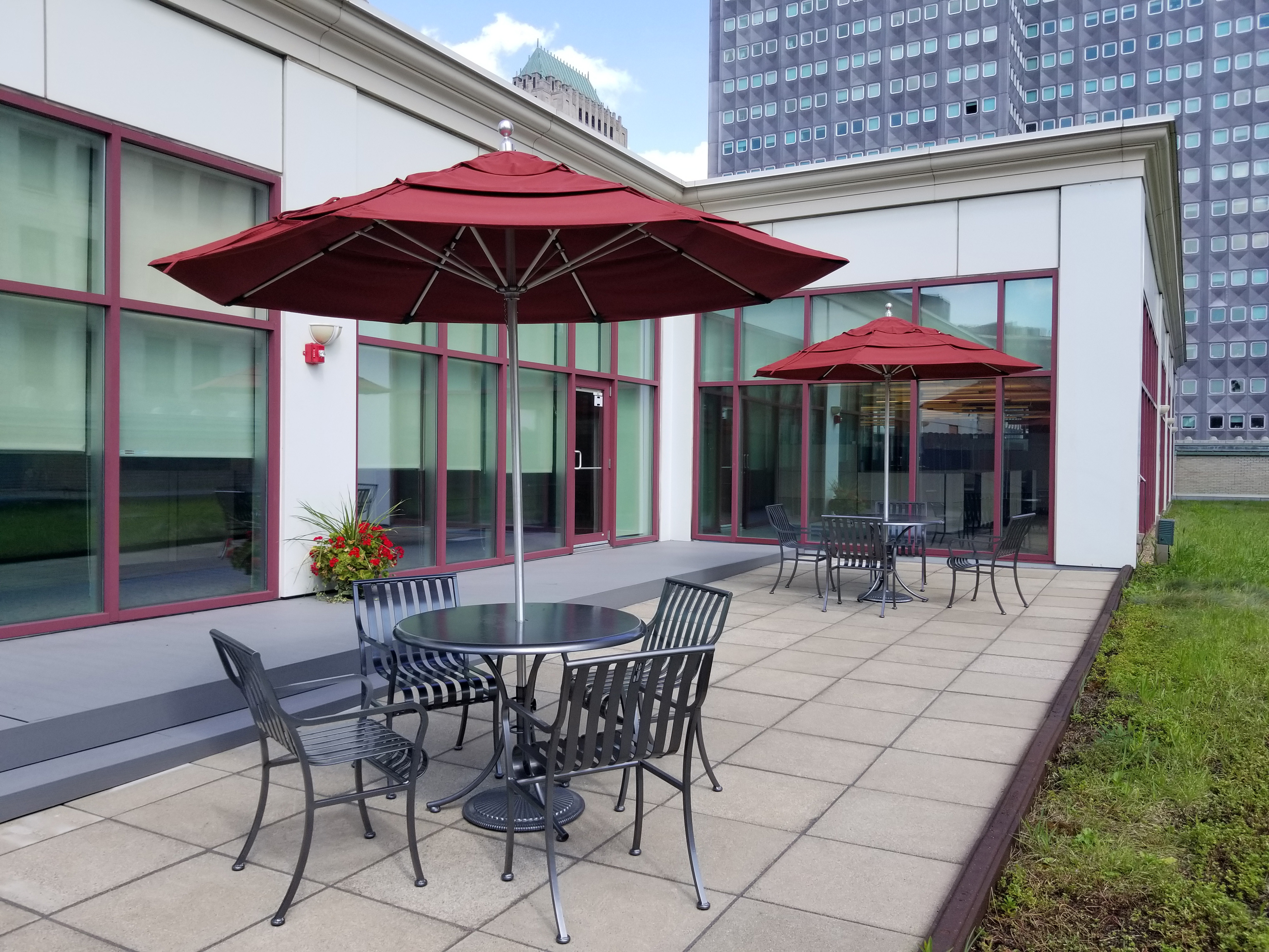 Courtyard Table Chromite Umbrella Corporate Rooftoppatio Pittsburghpa
